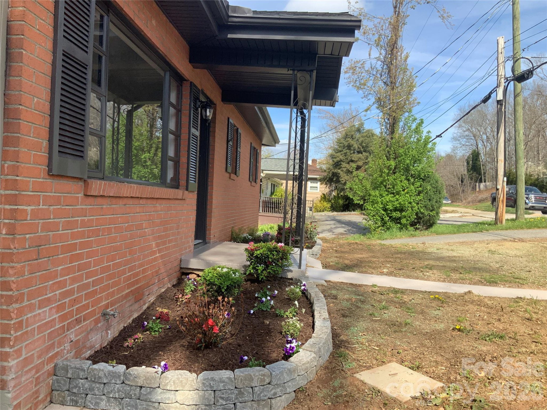 258 NEW LEICESTER Highway - Photo 2