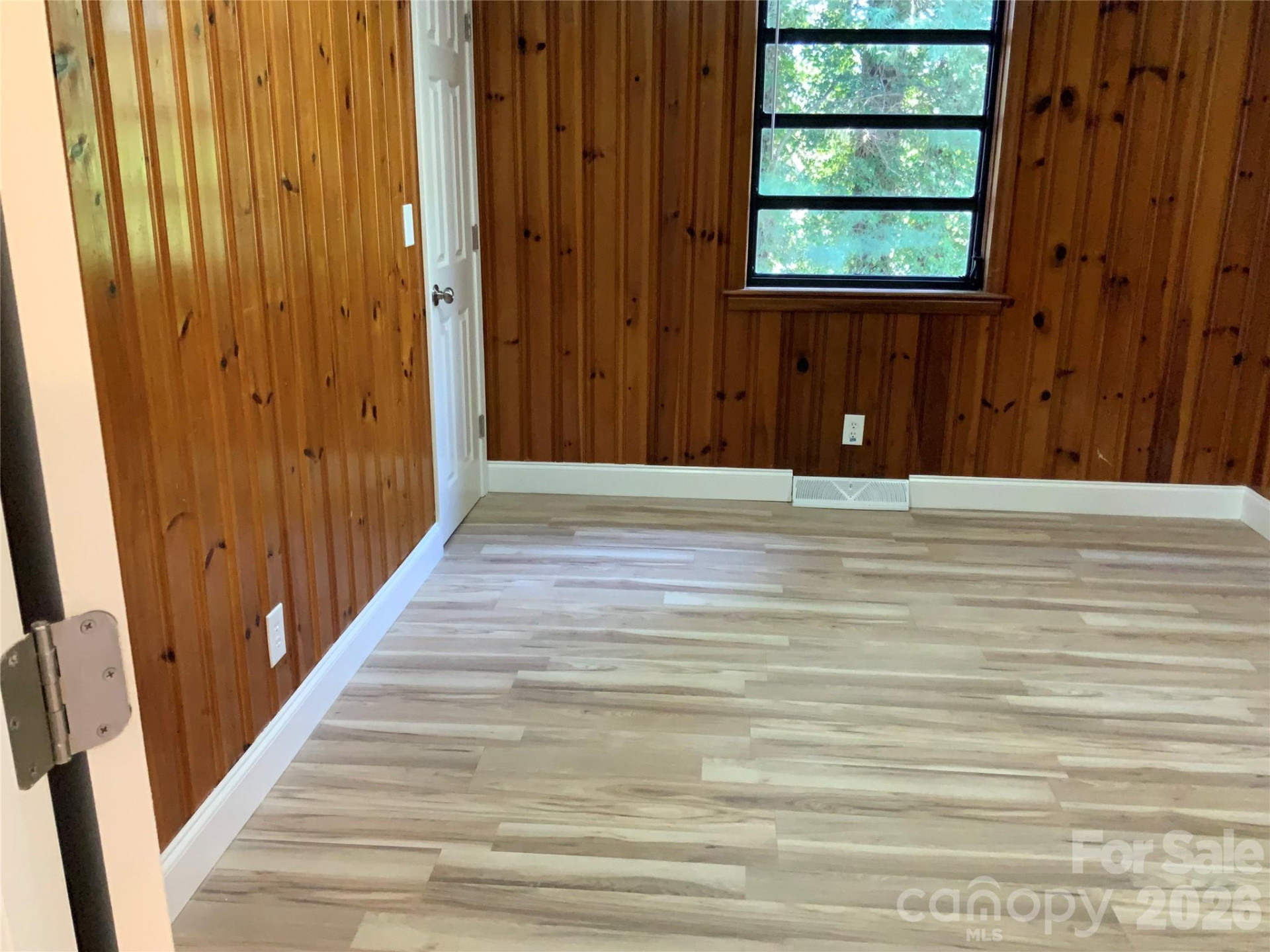 258 NEW LEICESTER Highway - Photo 11