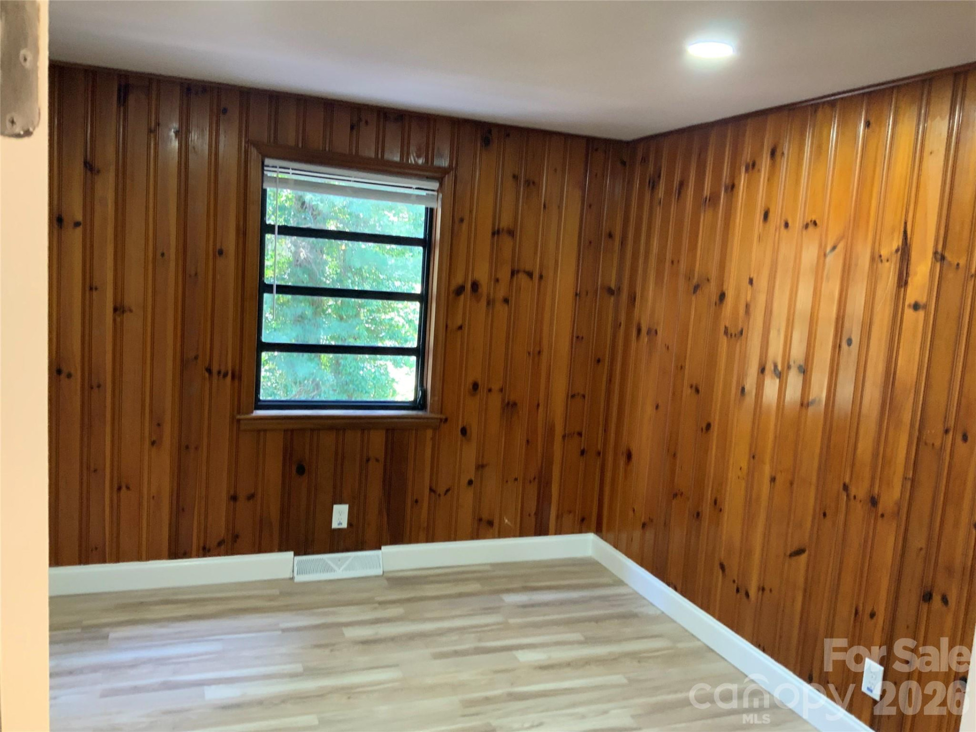 258 NEW LEICESTER Highway - Photo 12