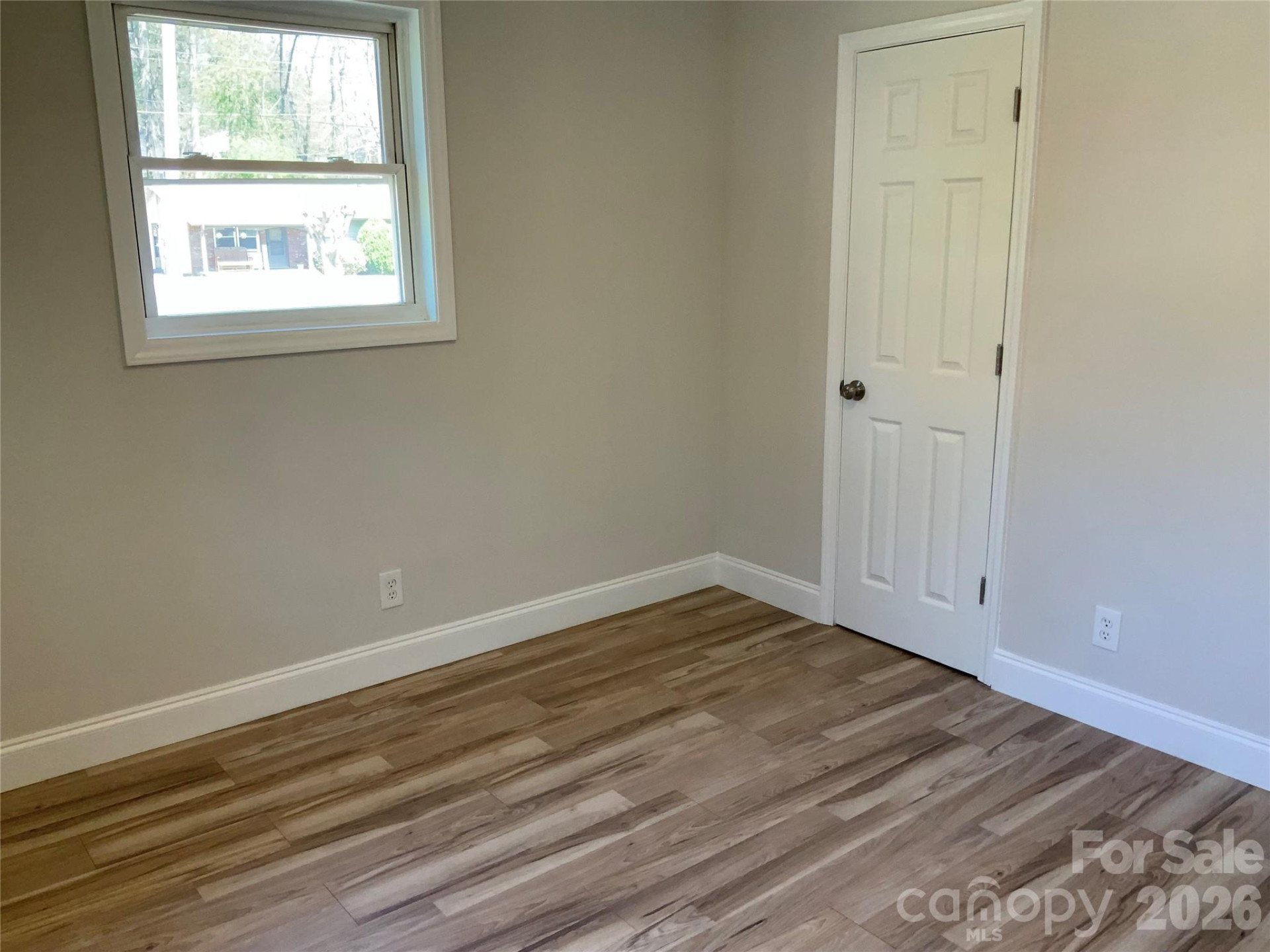 258 NEW LEICESTER Highway - Photo 18