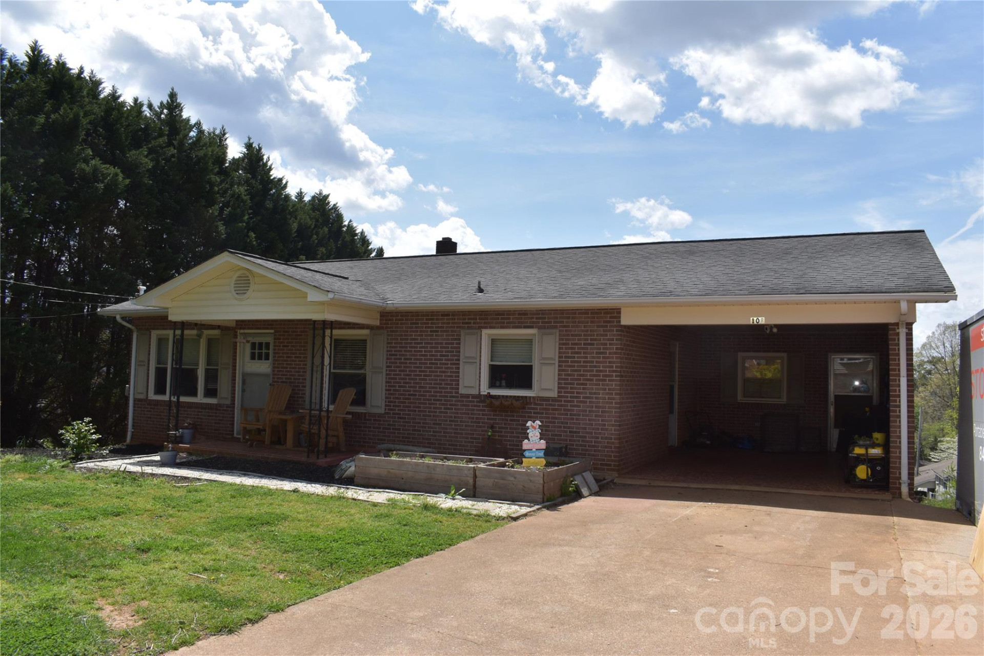 103 Regina Drive - Photo 2