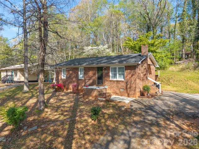 585 Peak Street, Columbus, NC, 28722