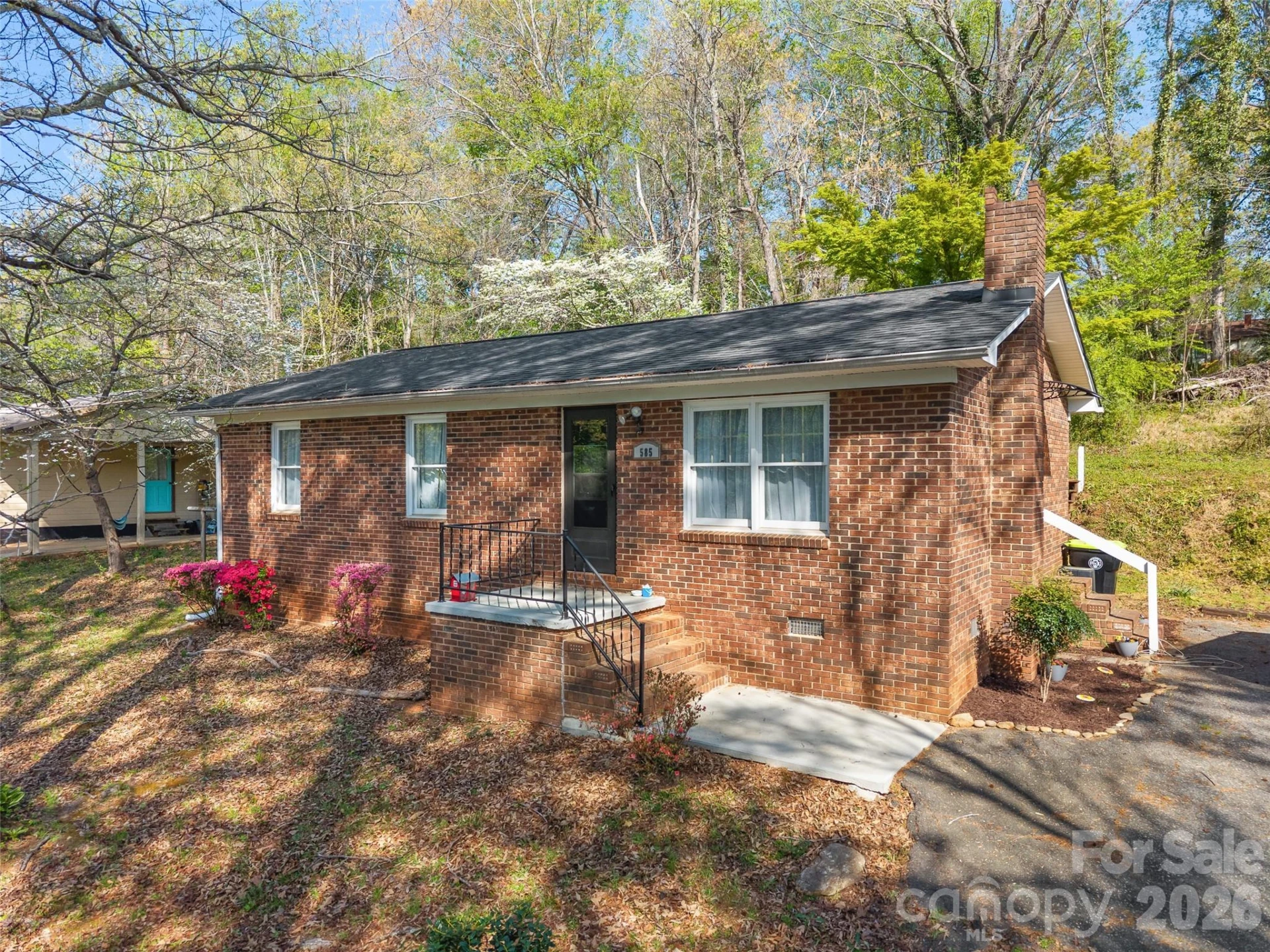 585 Peak Street - Photo 2