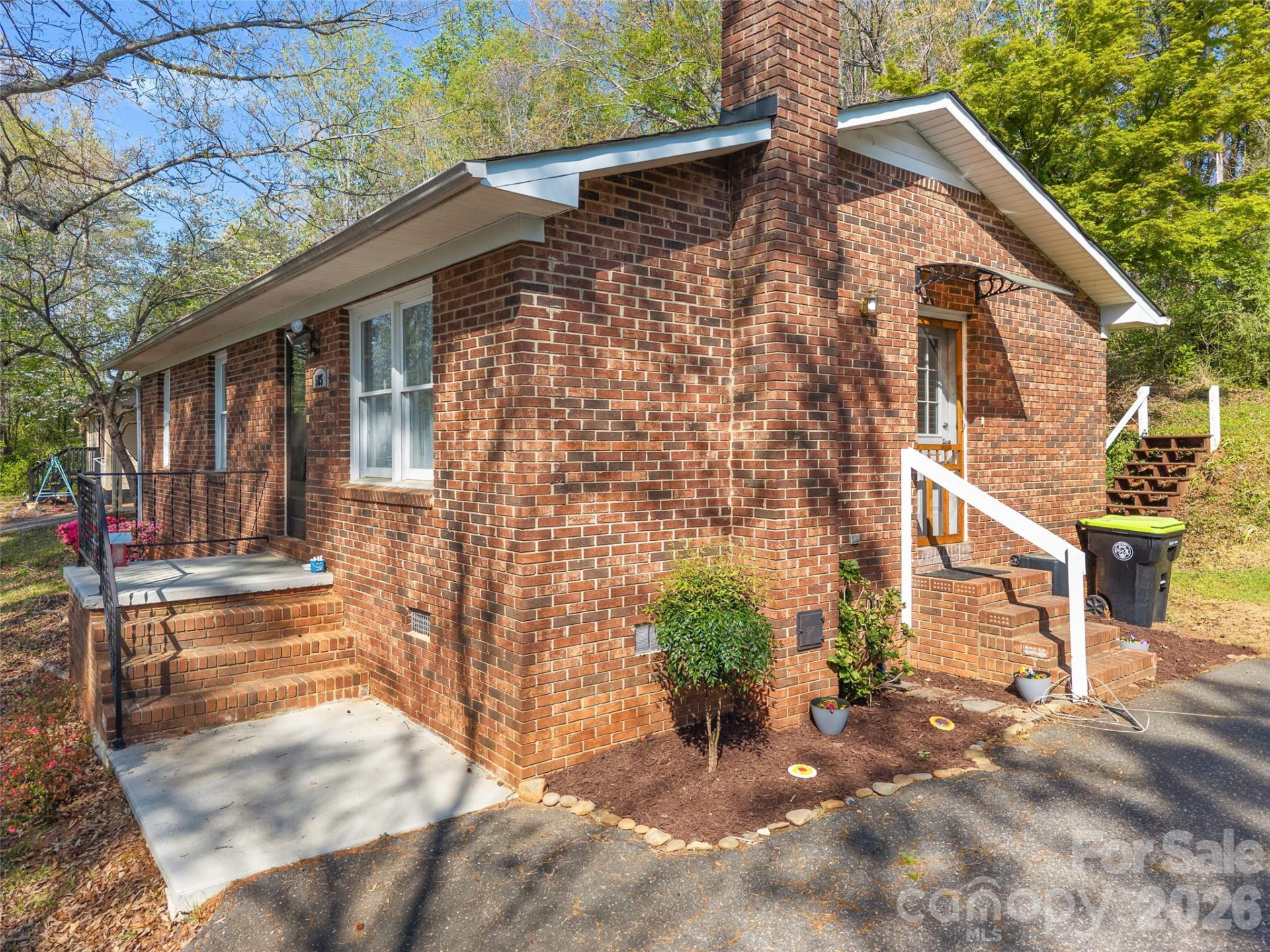 585 Peak Street - Photo 4