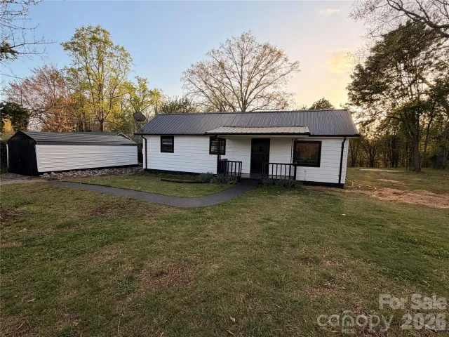 201 Cape Hickory Road, Hickory, NC, 28601