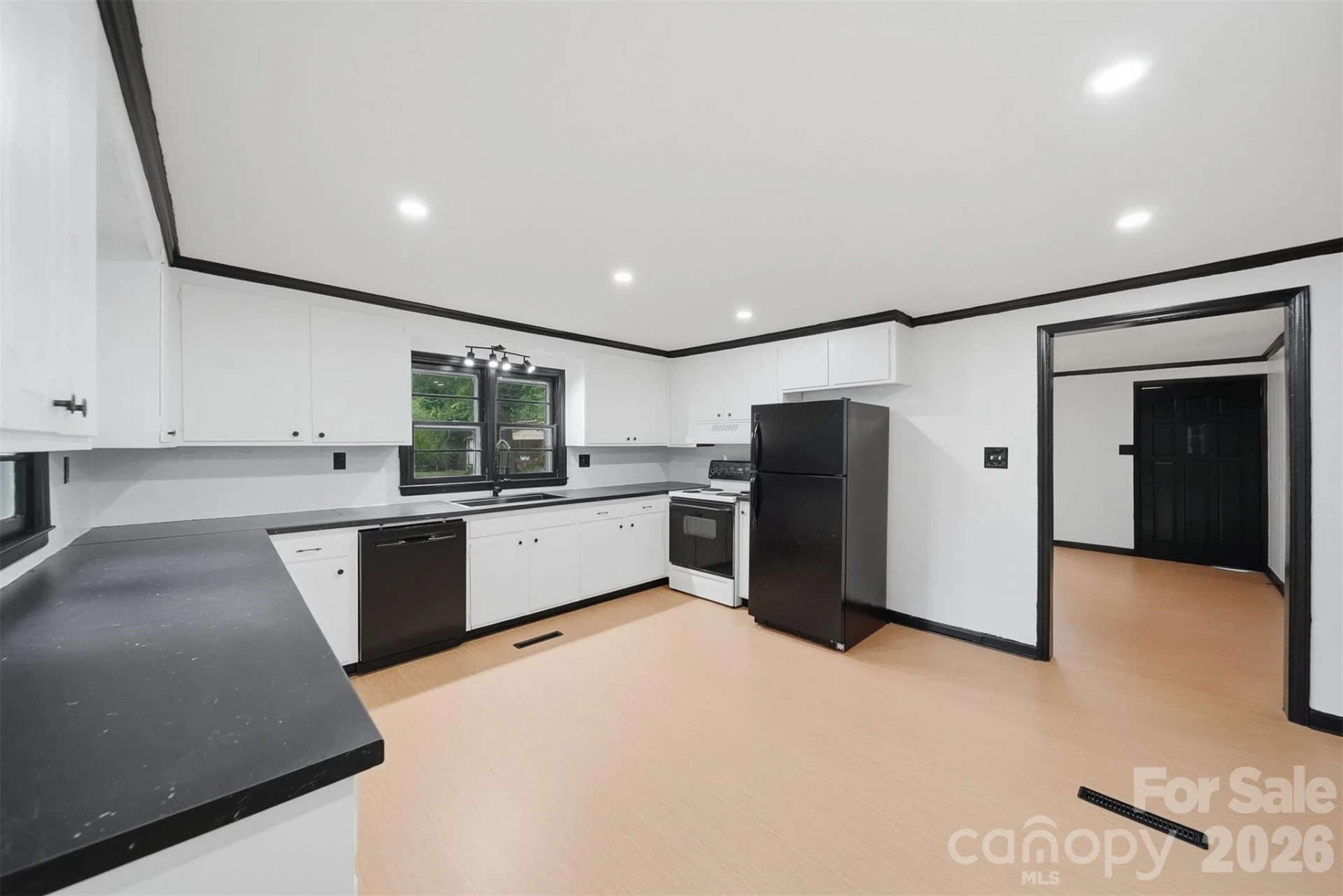 201 Cape Hickory Road - Photo 4
