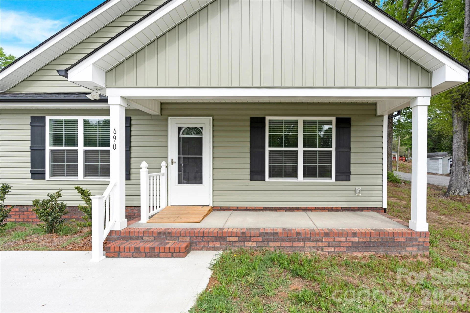 690 Wilshire Avenue - Photo 2