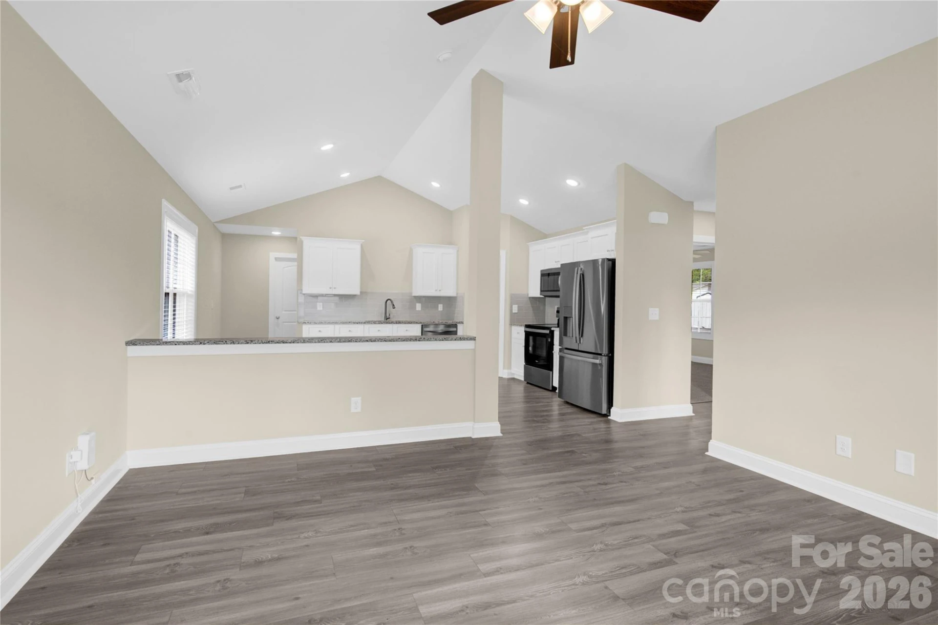 690 Wilshire Avenue - Photo 4