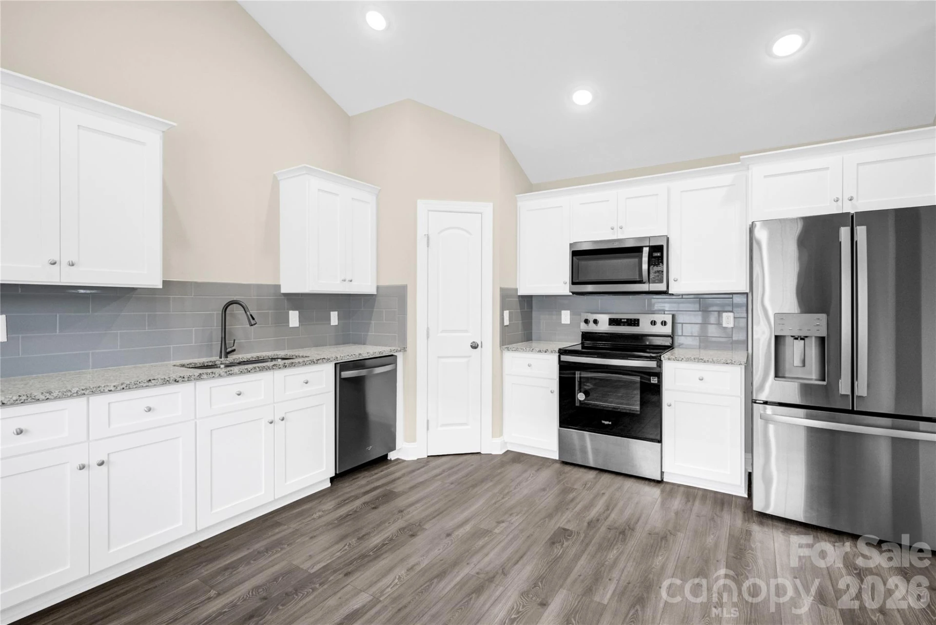 690 Wilshire Avenue - Photo 7
