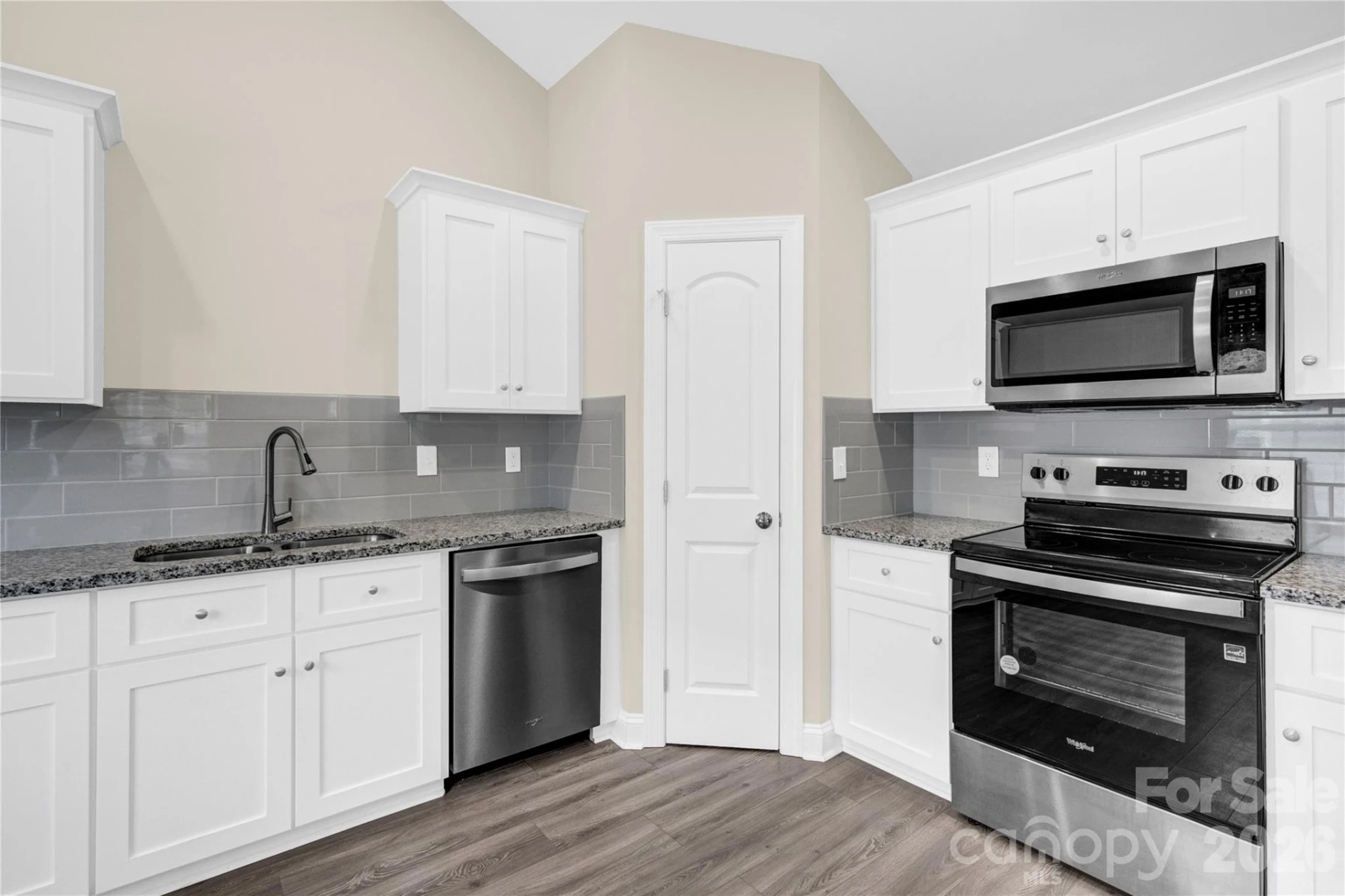 690 Wilshire Avenue - Photo 8