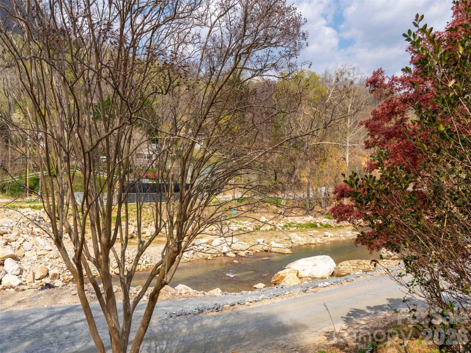 306 Southside Drive - Photo 4