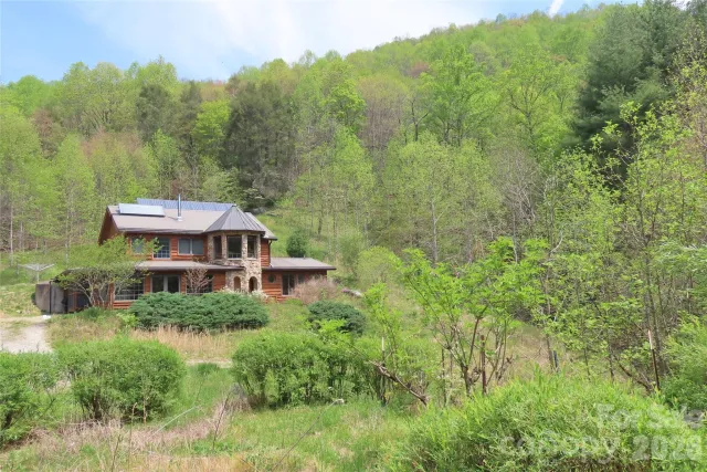 1422 Middle Fork Road