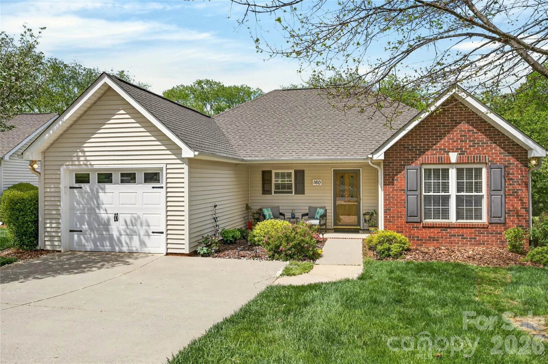 160 Oak Village Parkway - Photo 2