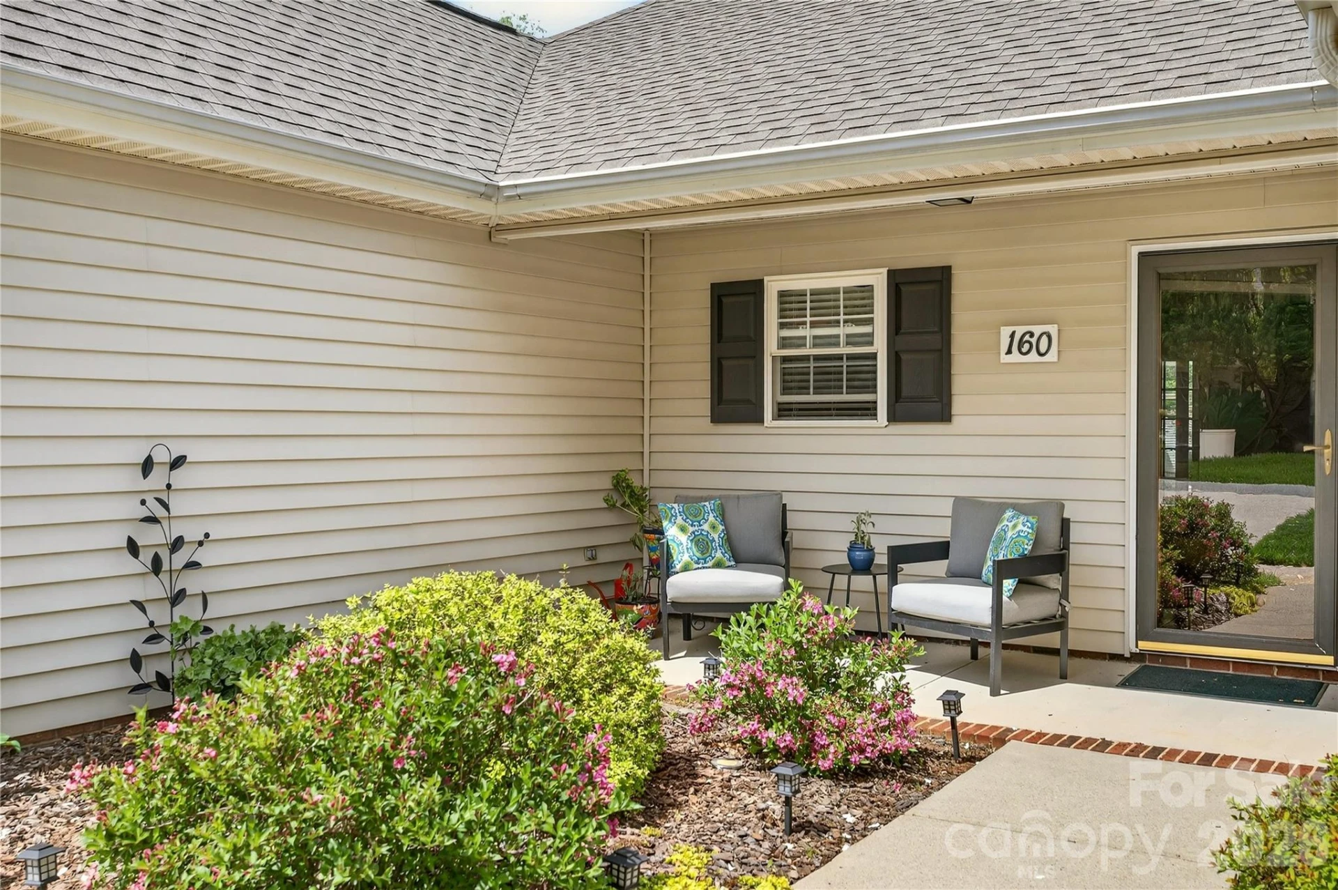 160 Oak Village Parkway - Photo 3