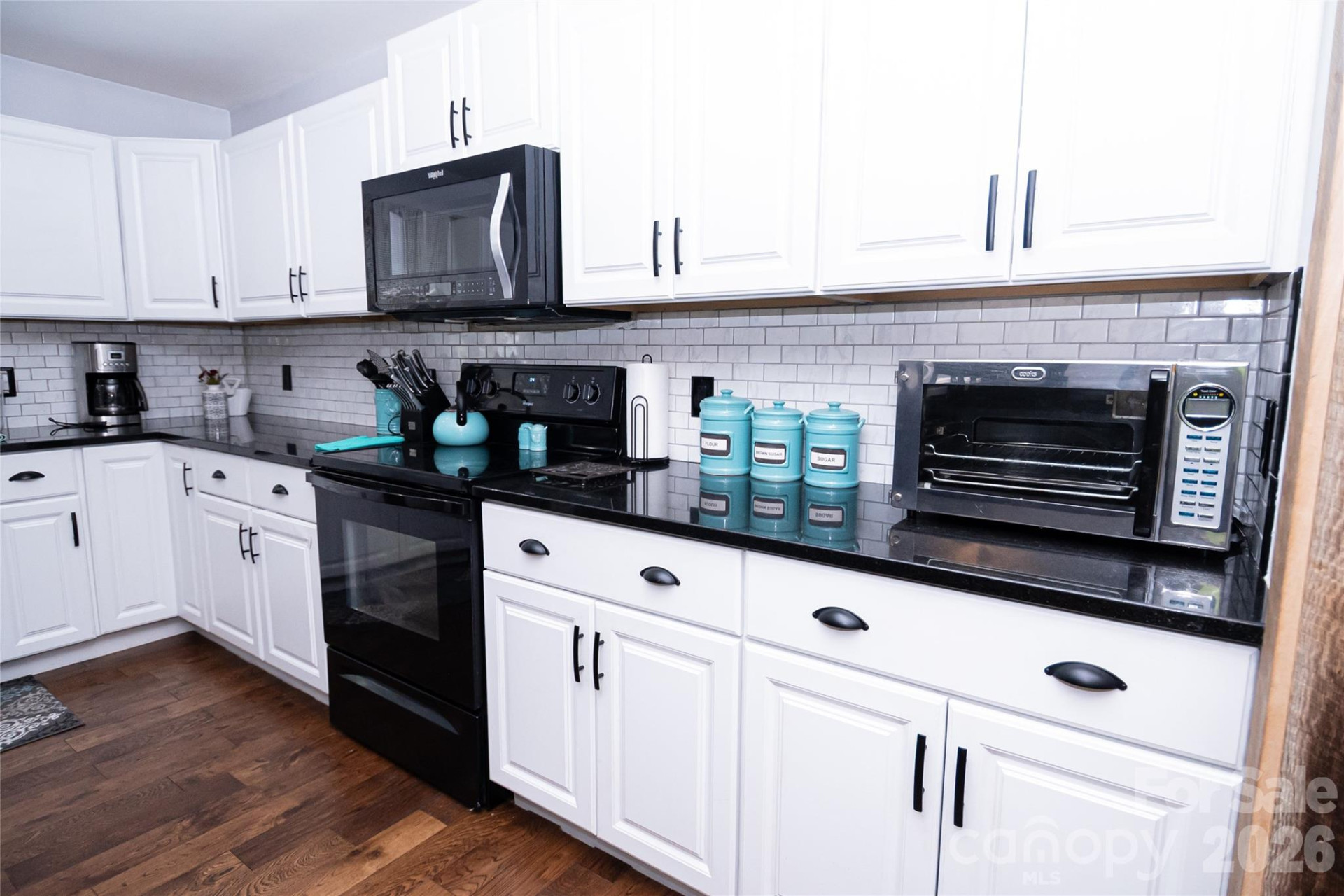 100 Horse Shoe Lane - Photo 11