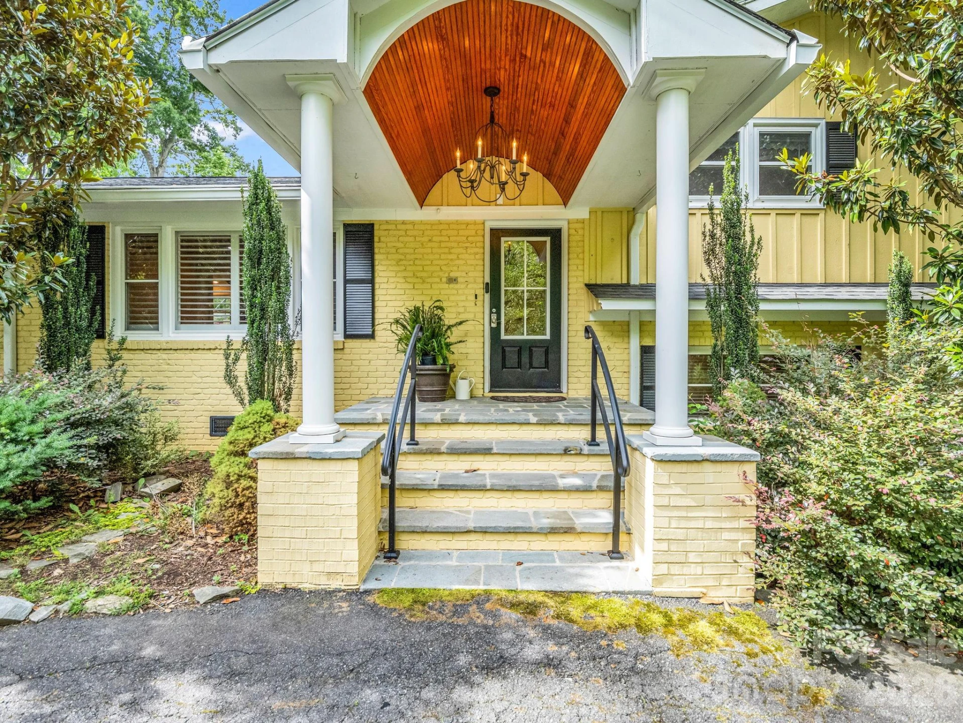 111 Dogwood Drive - Photo 3