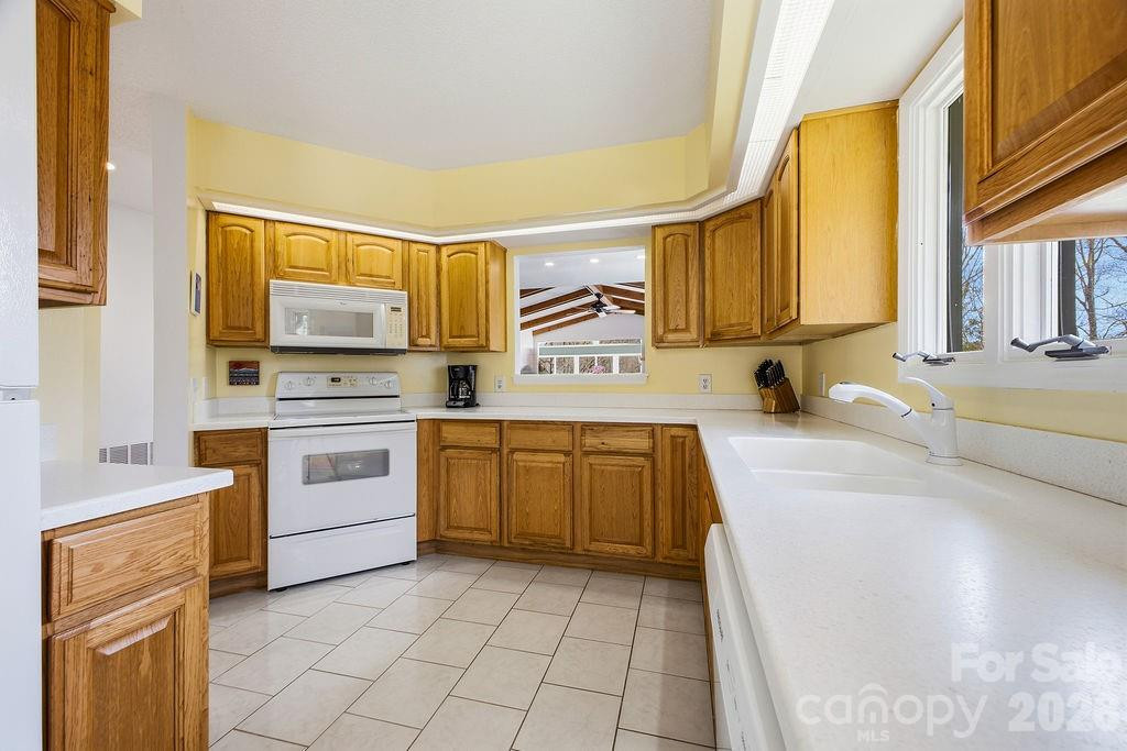 2070 Golfside Lane - Photo 8
