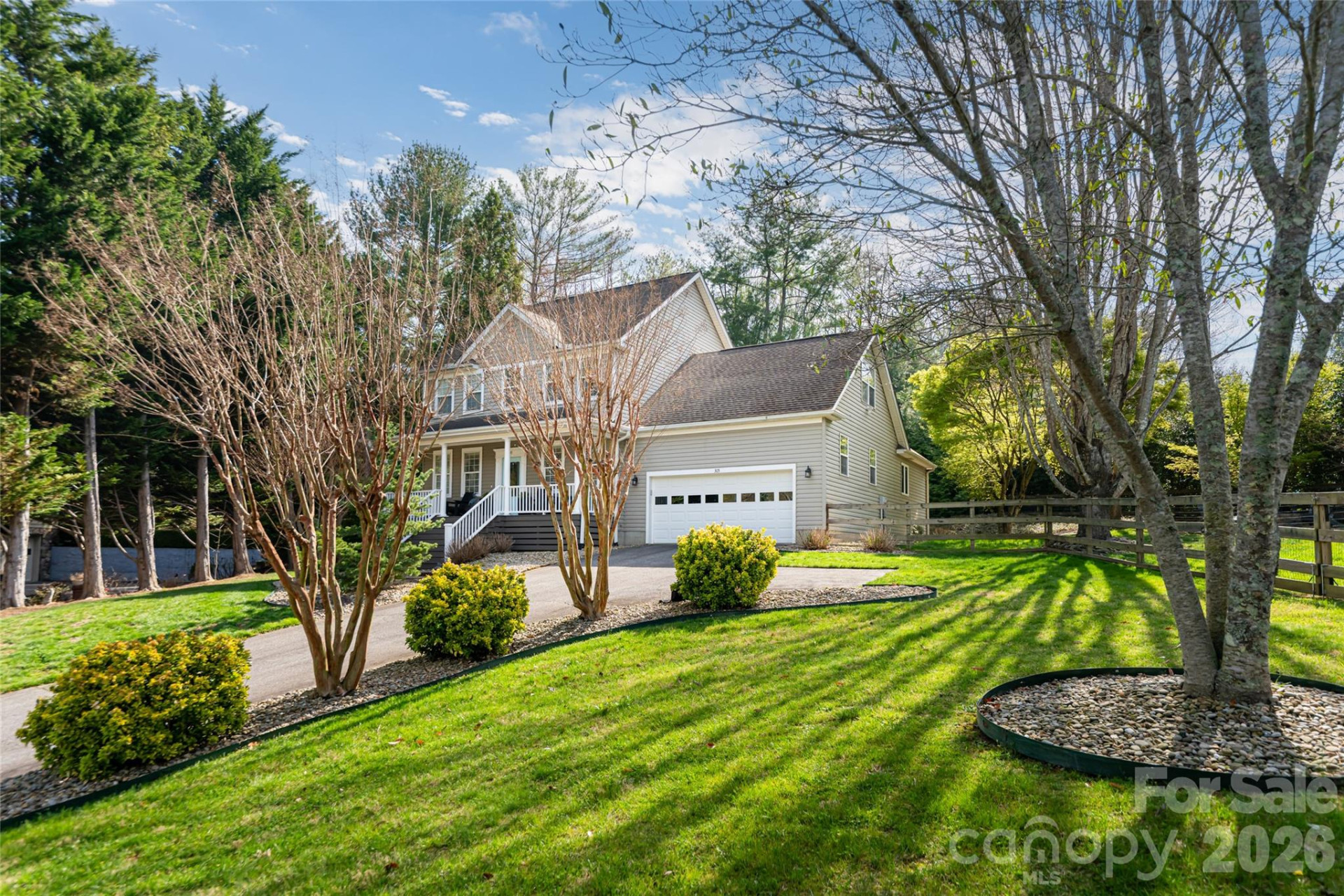 305 Woodview Court - Photo 2