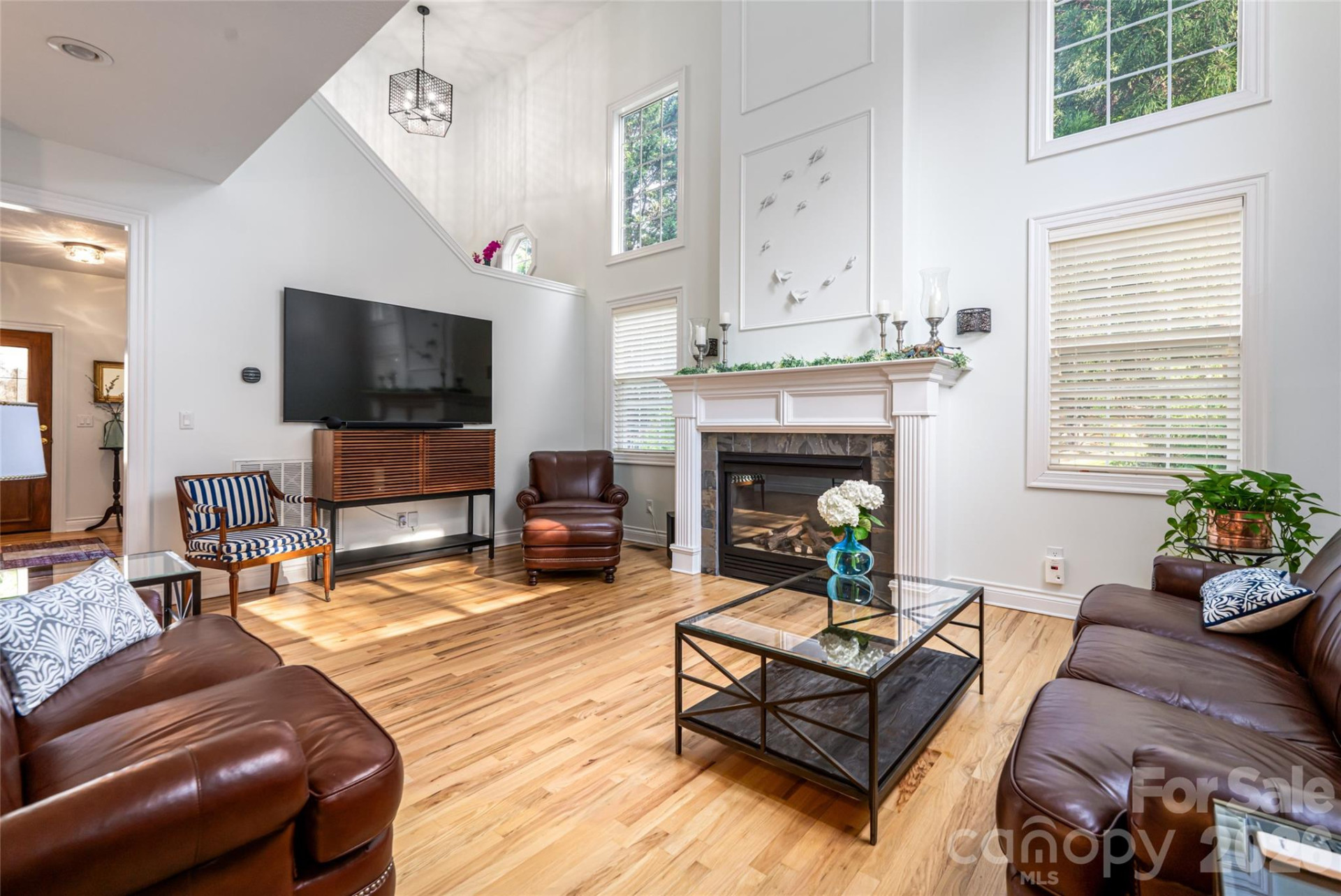 305 Woodview Court - Photo 12