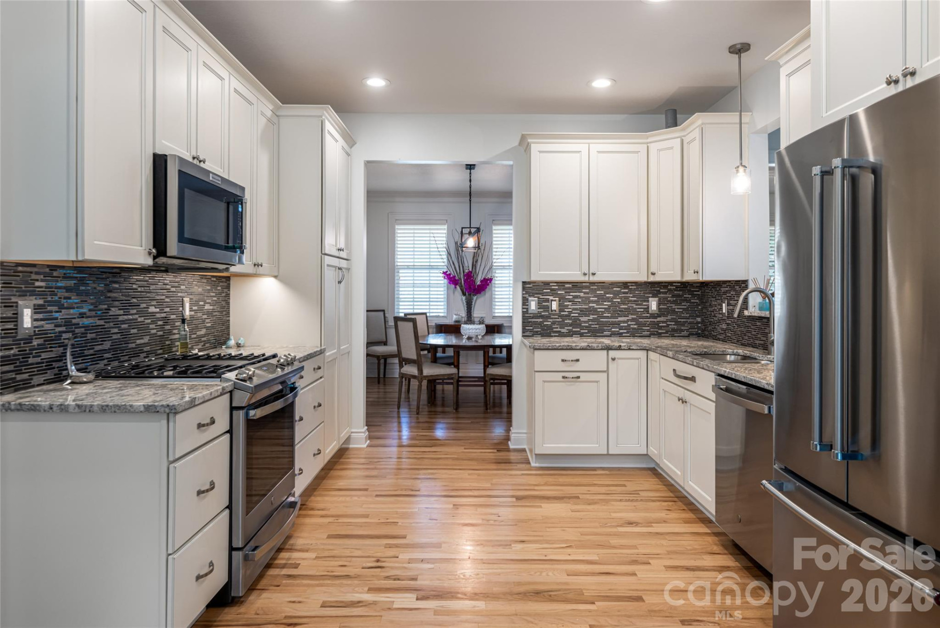 305 Woodview Court - Photo 17