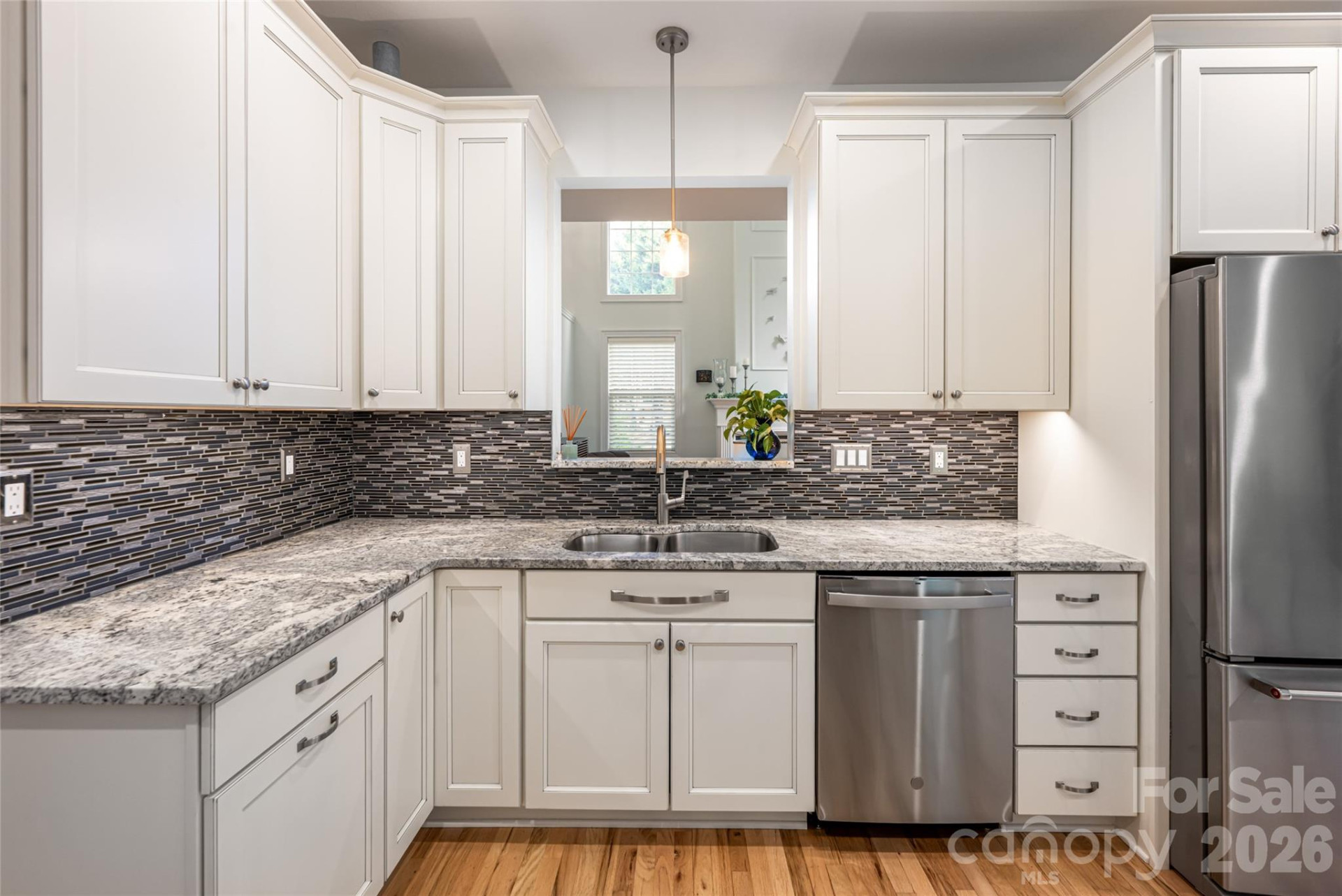 305 Woodview Court - Photo 18