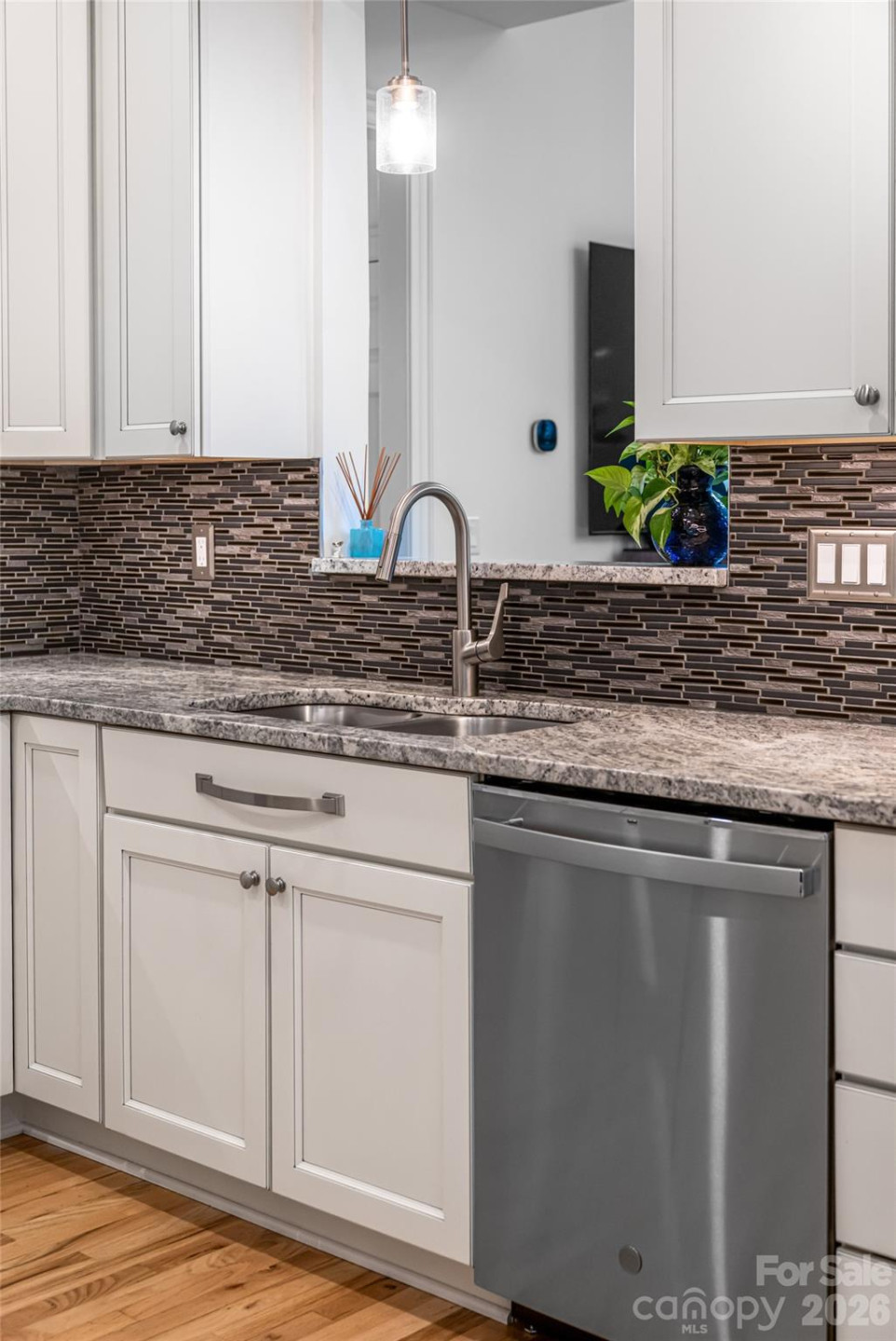 305 Woodview Court - Photo 19