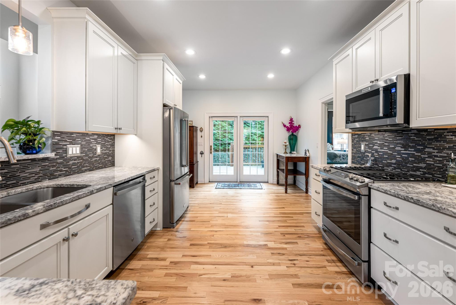 305 Woodview Court - Photo 20