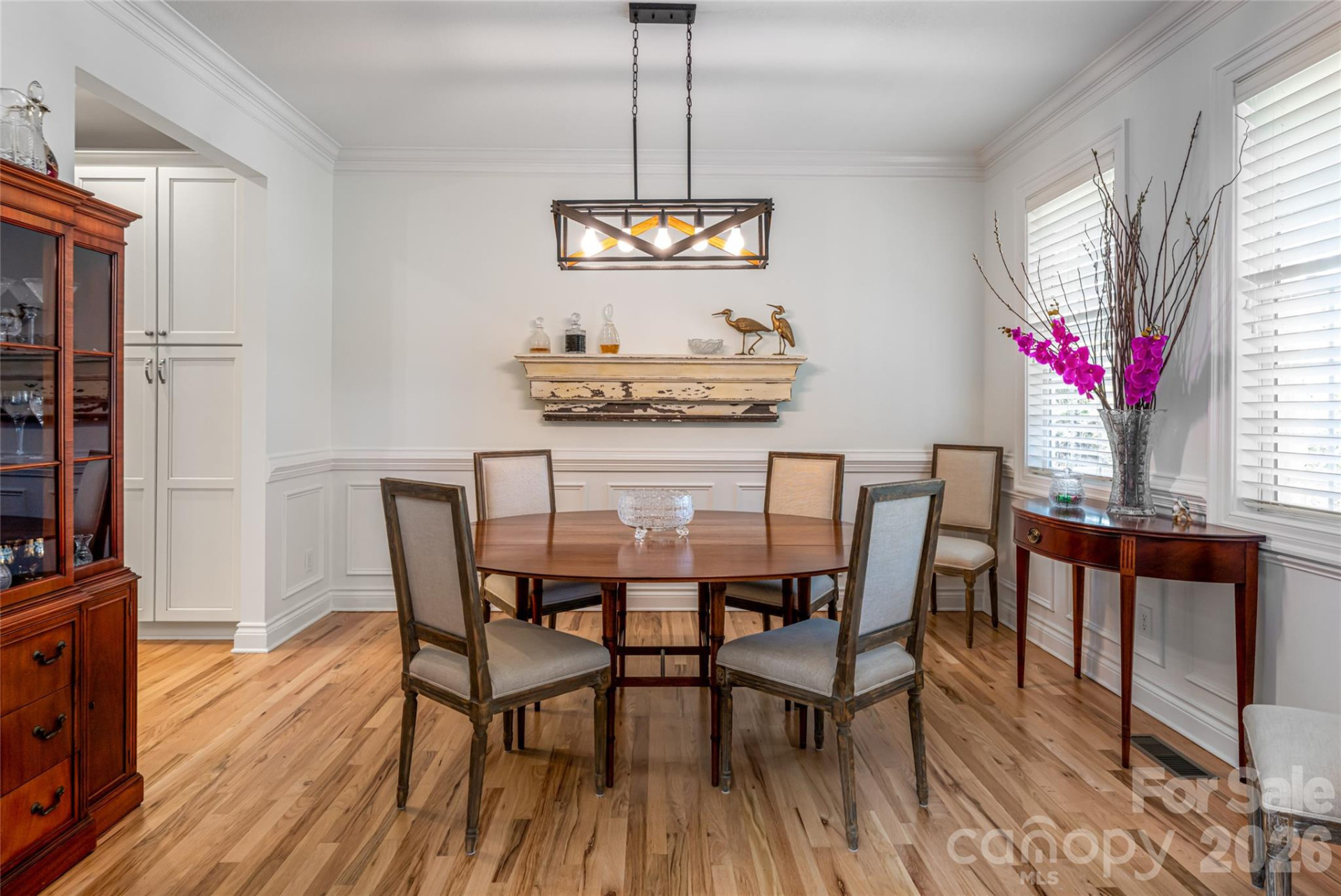 305 Woodview Court - Photo 4