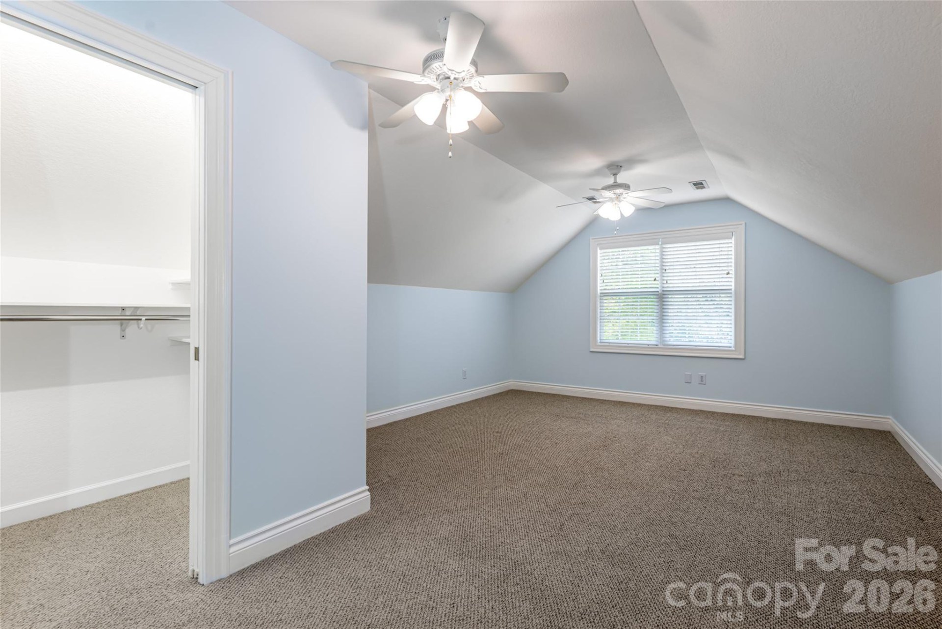 305 Woodview Court - Photo 39