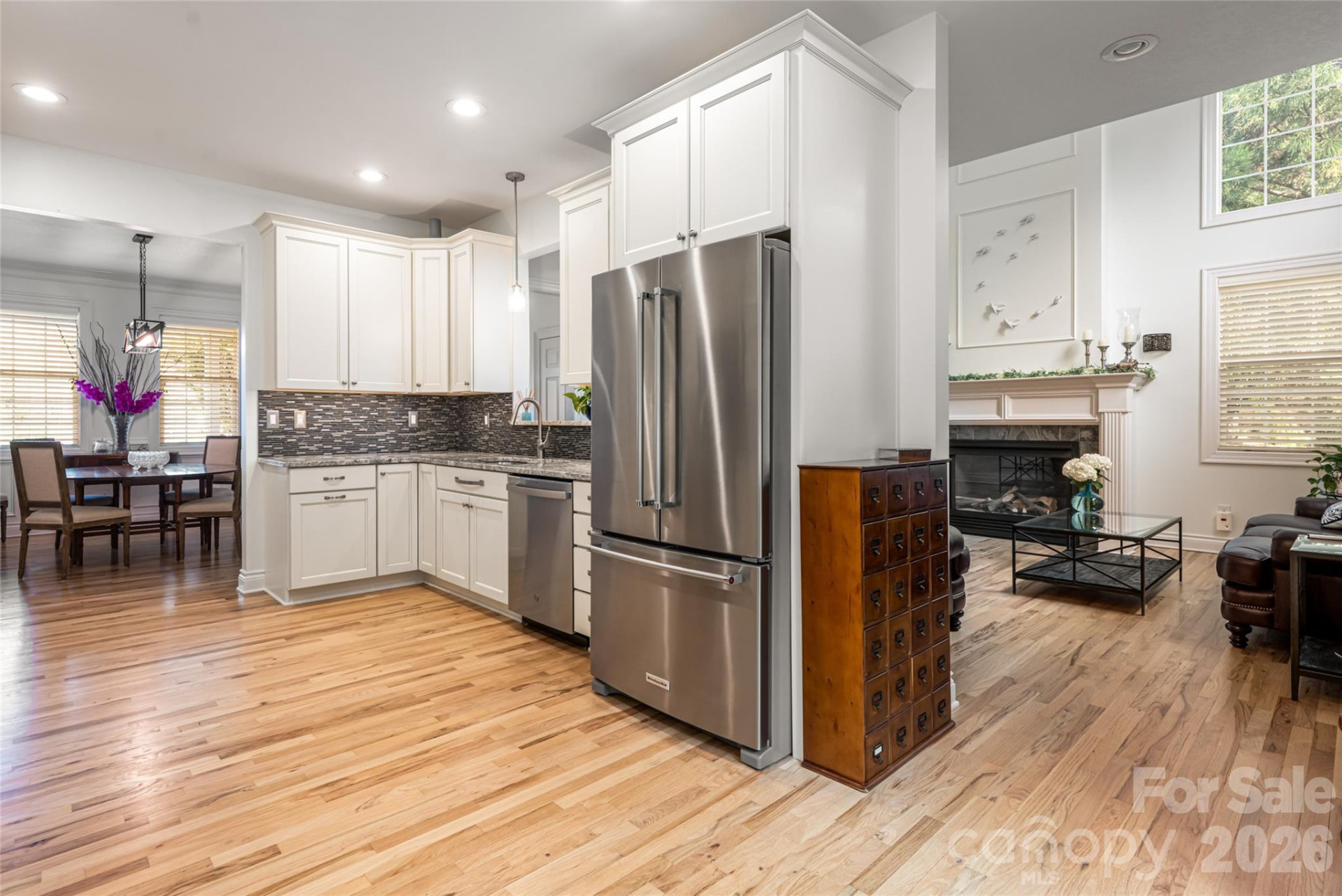 305 Woodview Court - Photo 5