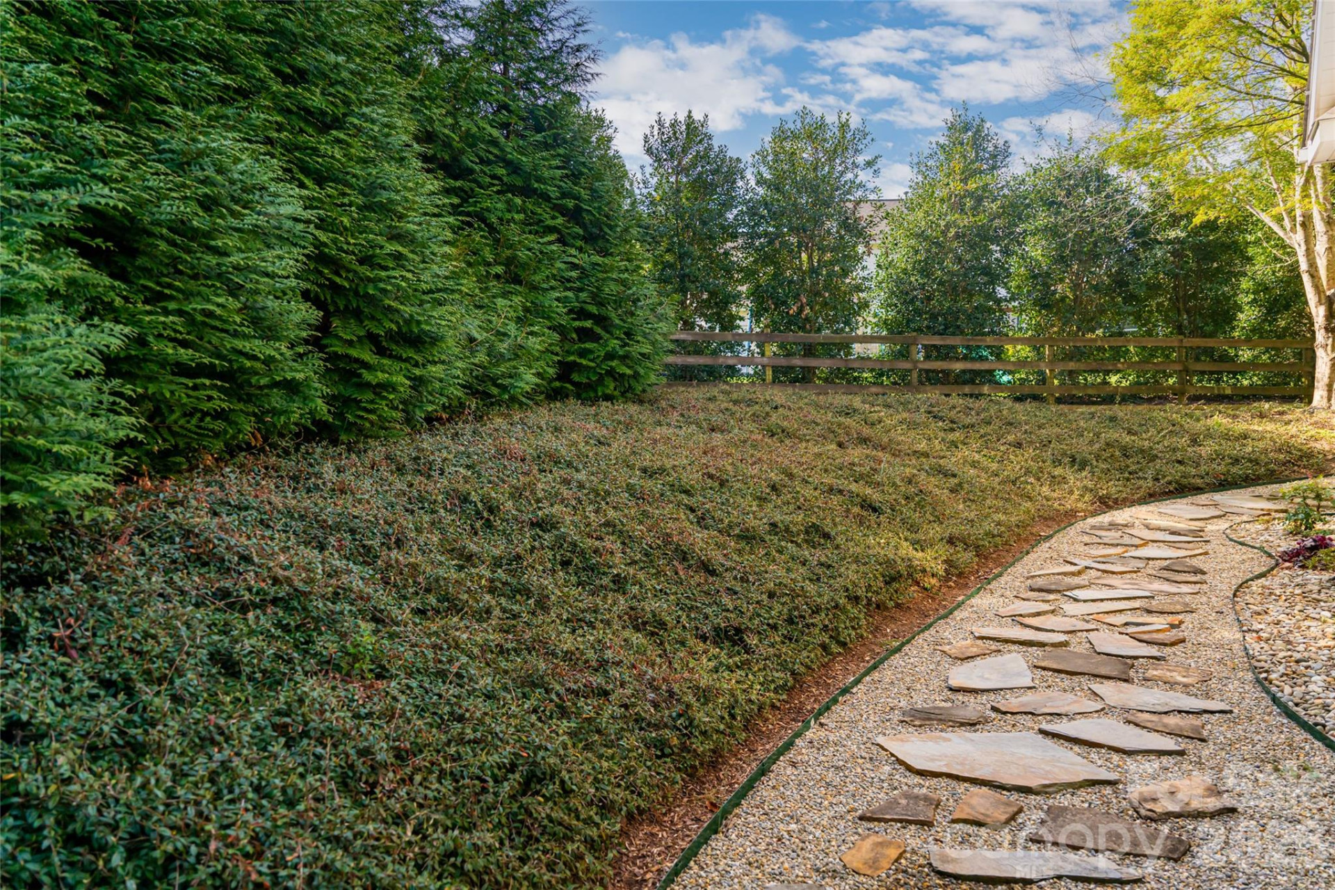 305 Woodview Court - Photo 41