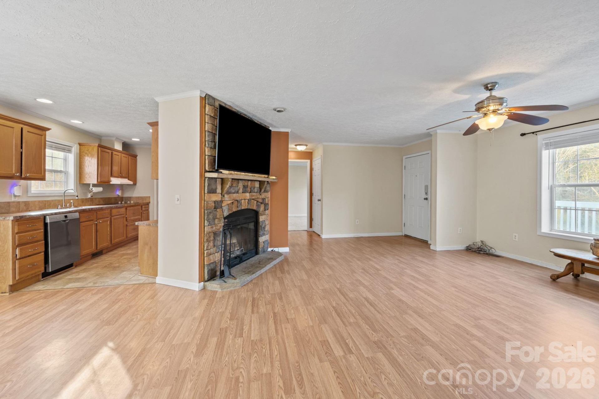 633 Allen Drive - Photo 3