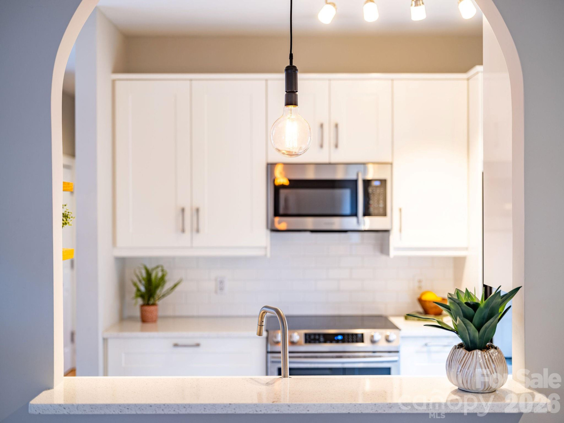 8 Lamar Avenue - Photo 3