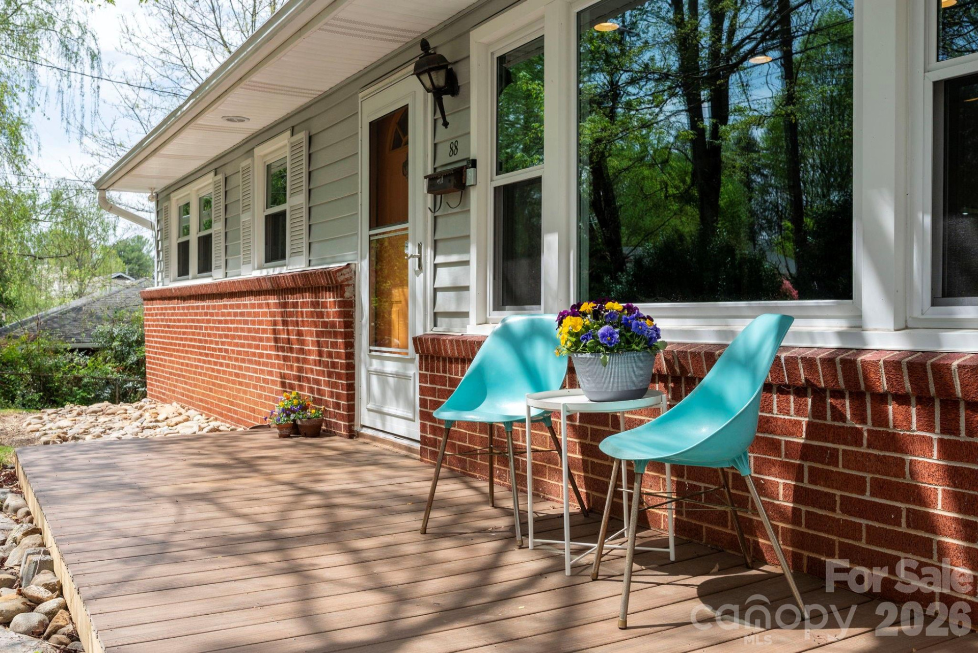 88 Ivanhoe Avenue - Photo 2