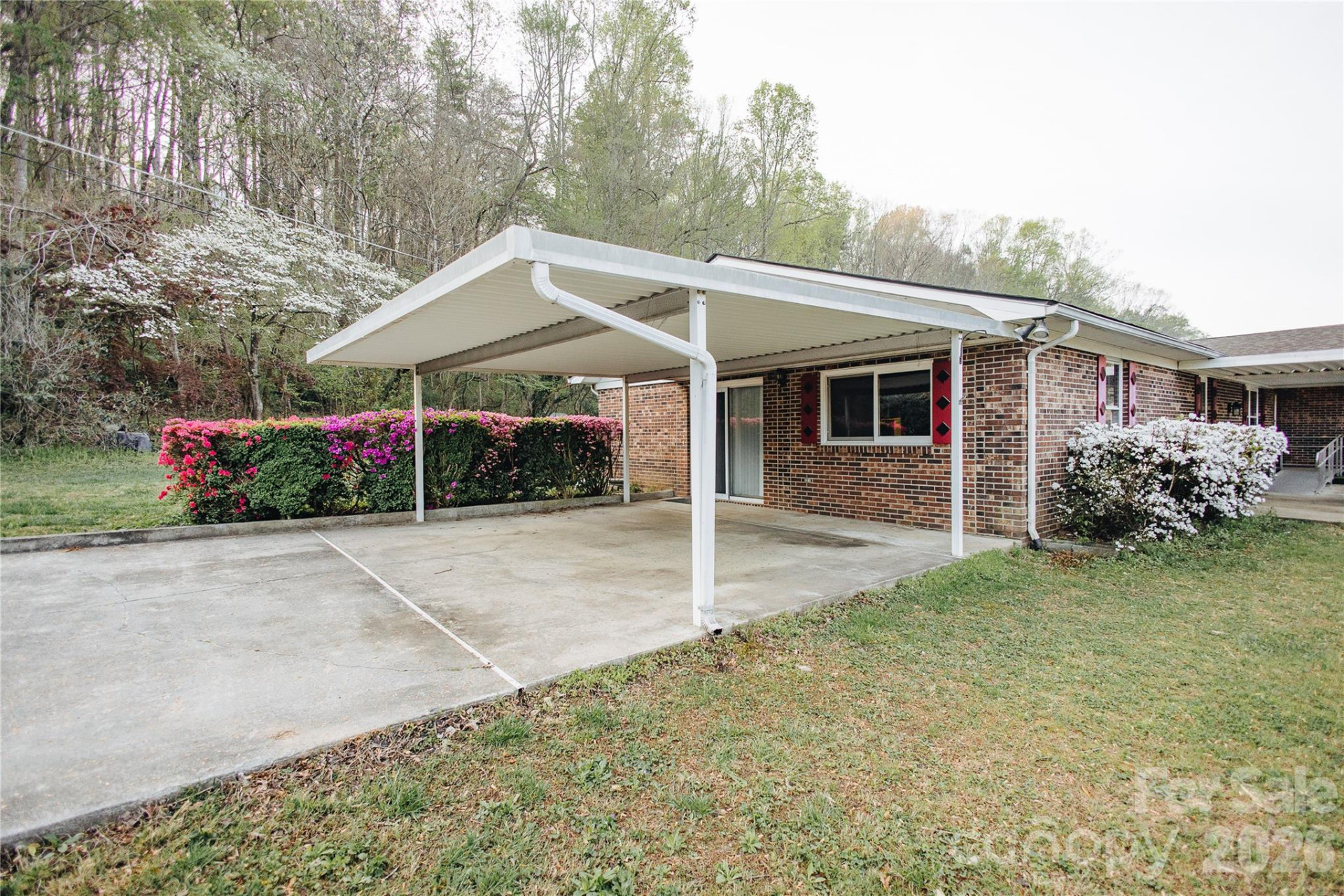 205 Bond Street - Photo 3