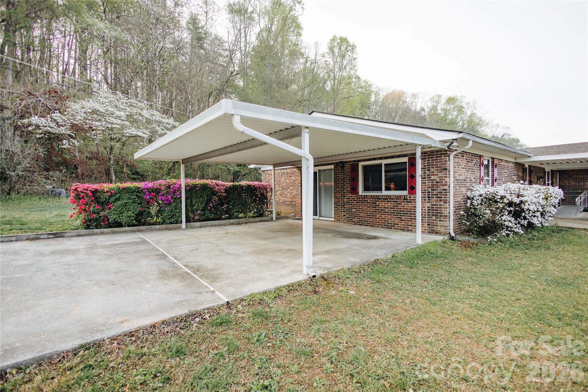 205 Bond Street - Photo 3