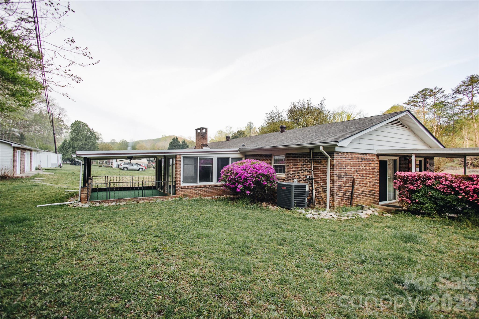 205 Bond Street - Photo 5