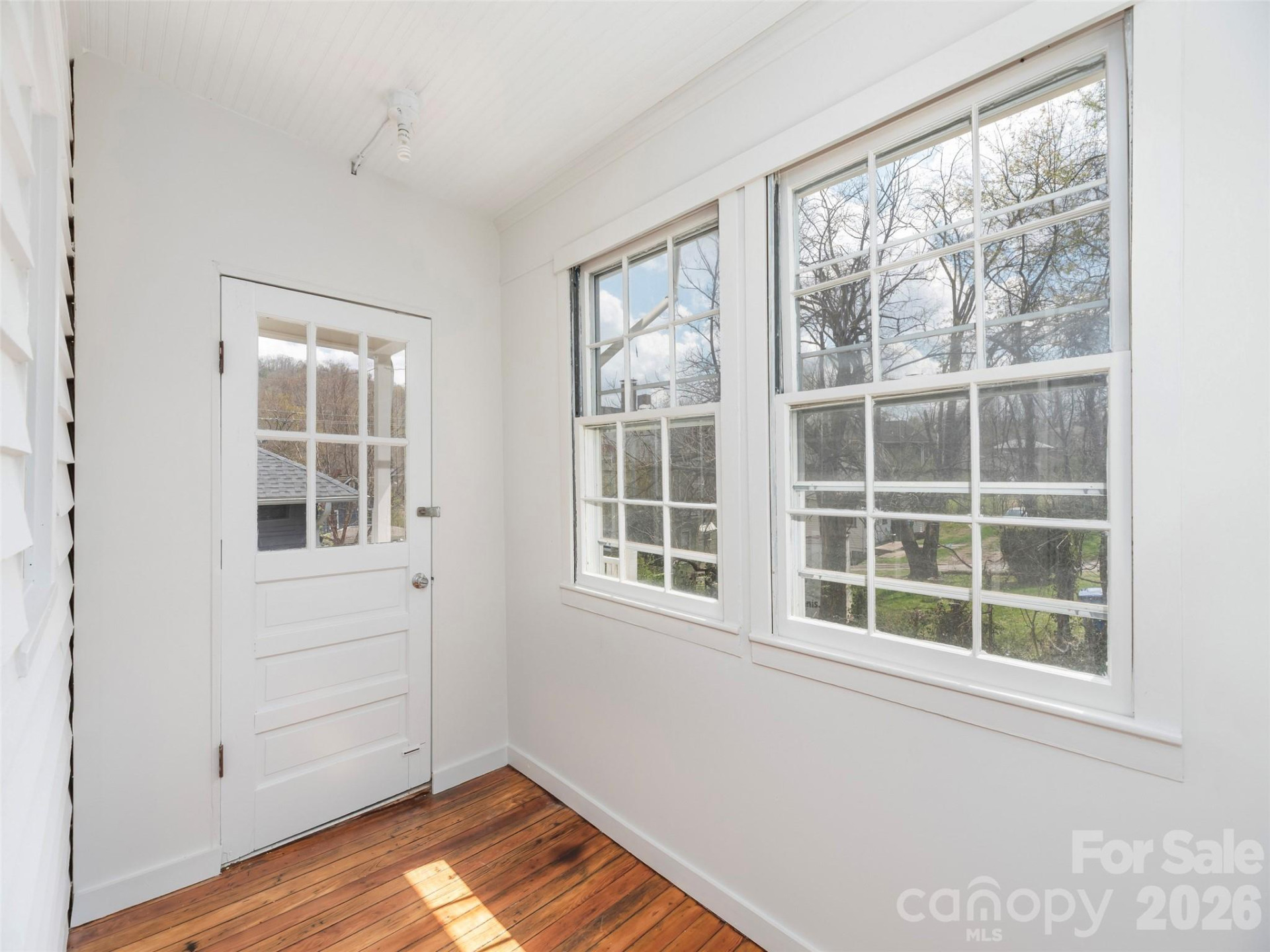 273 Hillside Street - Photo 23