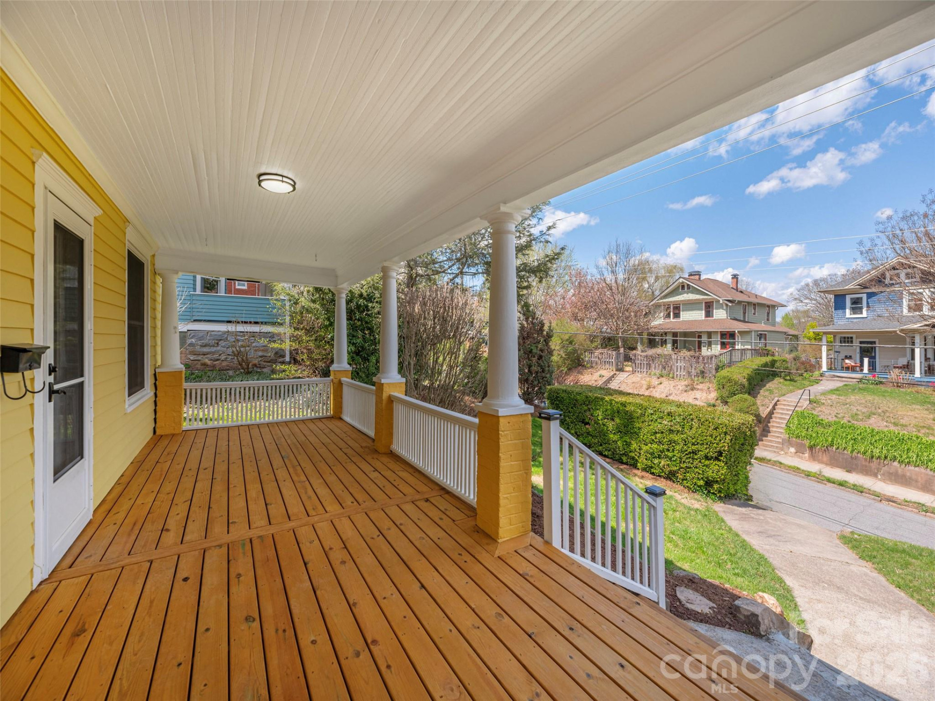273 Hillside Street - Photo 4