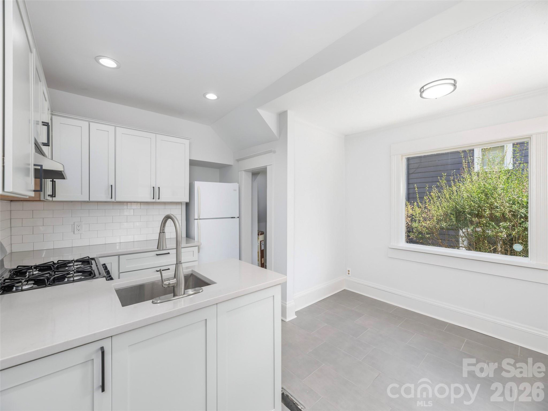 273 Hillside Street - Photo 8
