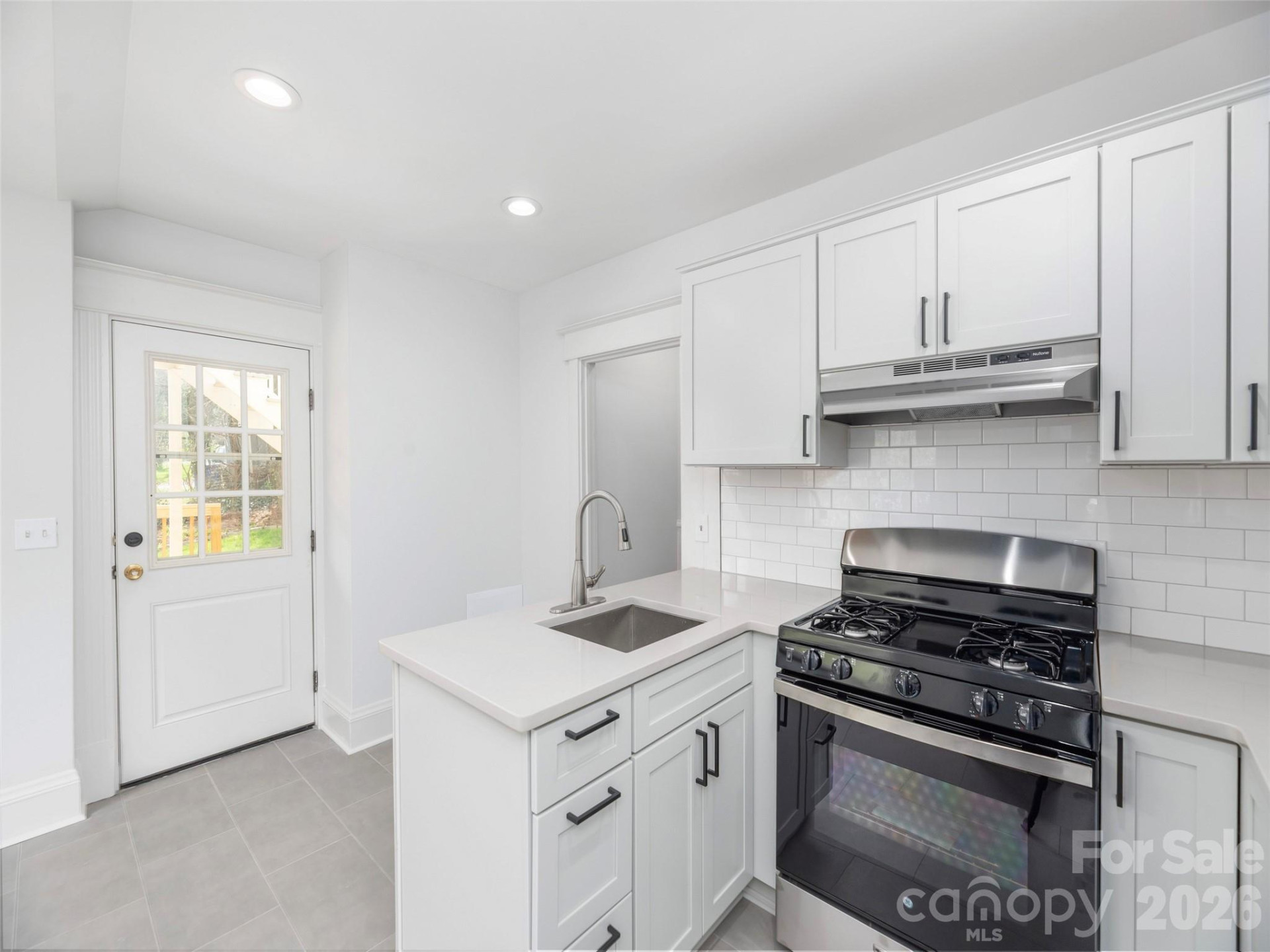 273 Hillside Street - Photo 10