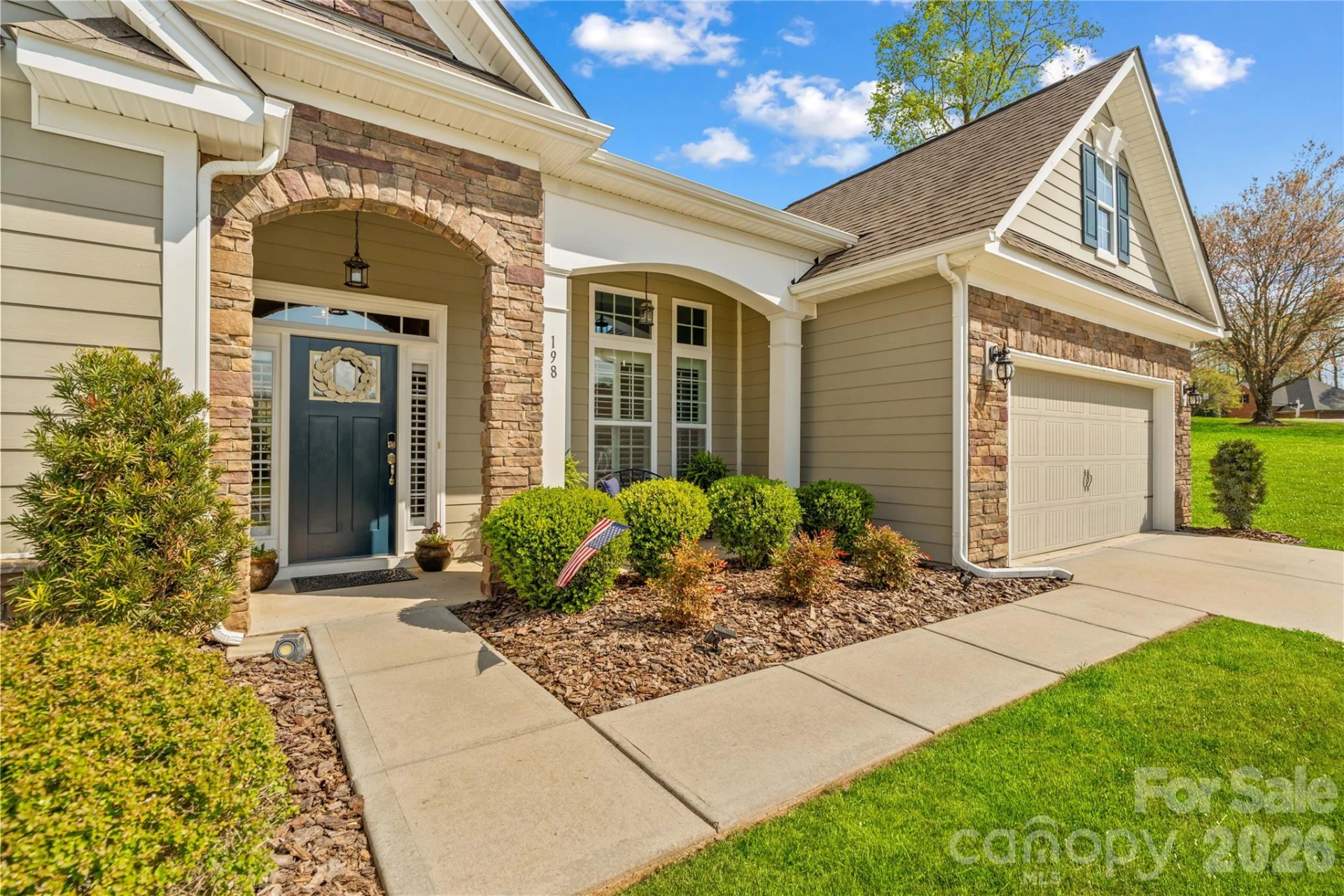 198 Hunters Hill Drive - Photo 2