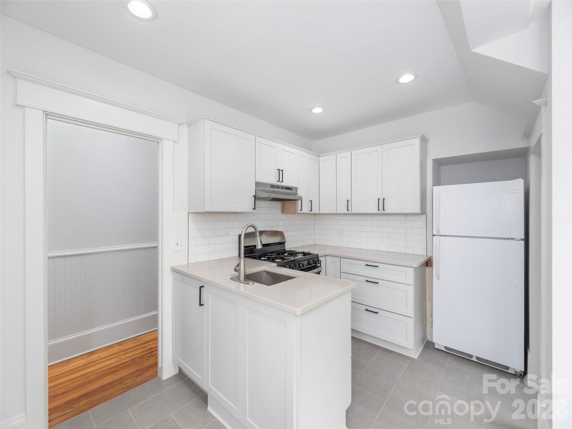 273 Hillside Street - Photo 9