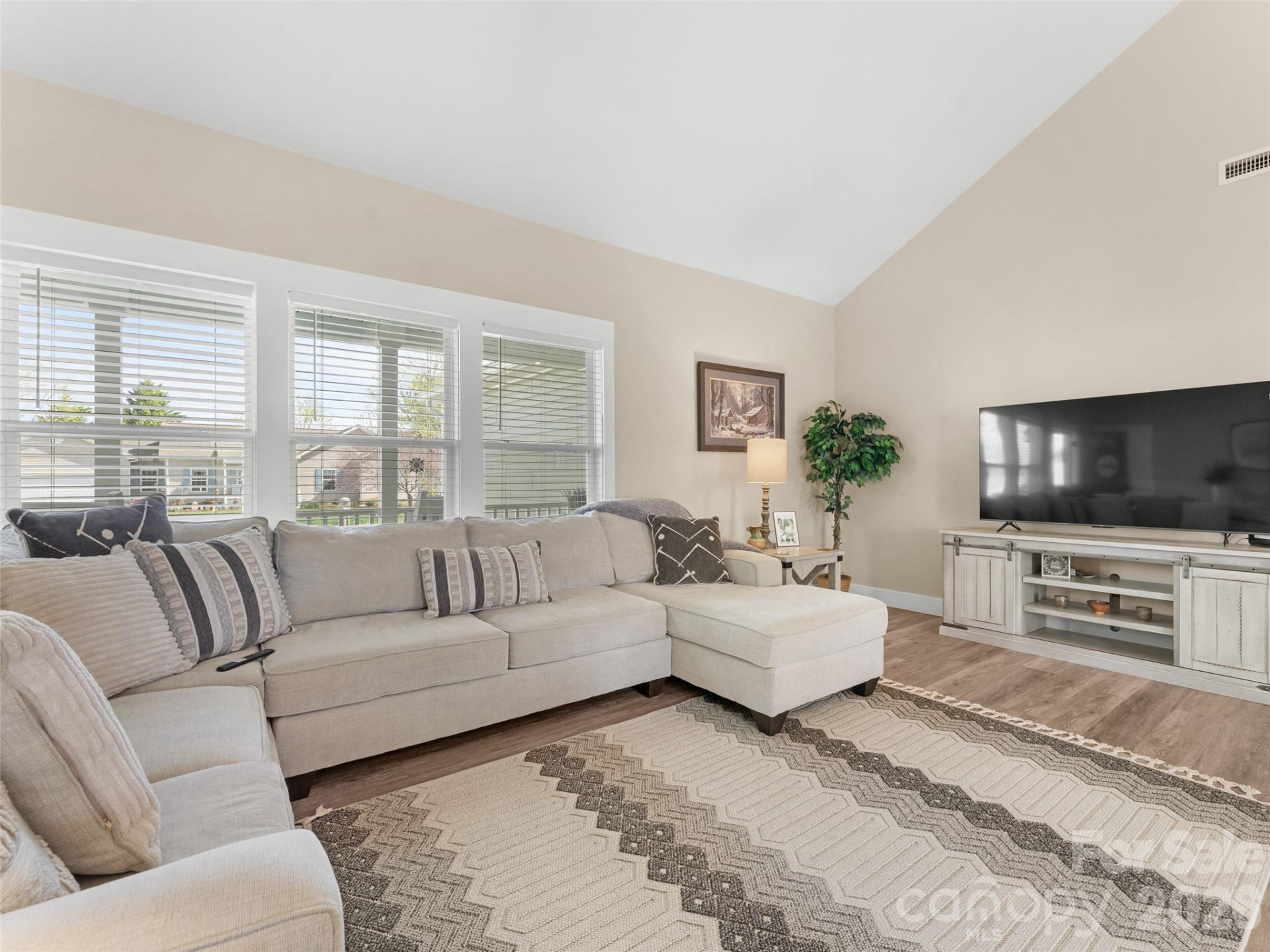 432 Sassafras Drive - Photo 4