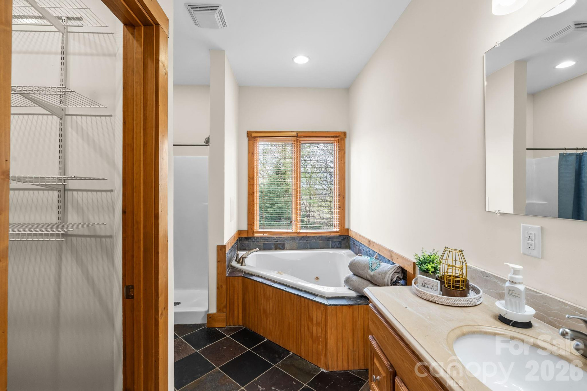 1750 Knollwood Circle - Photo 18