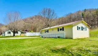 1638 Hughes Gap Road - Photo 2