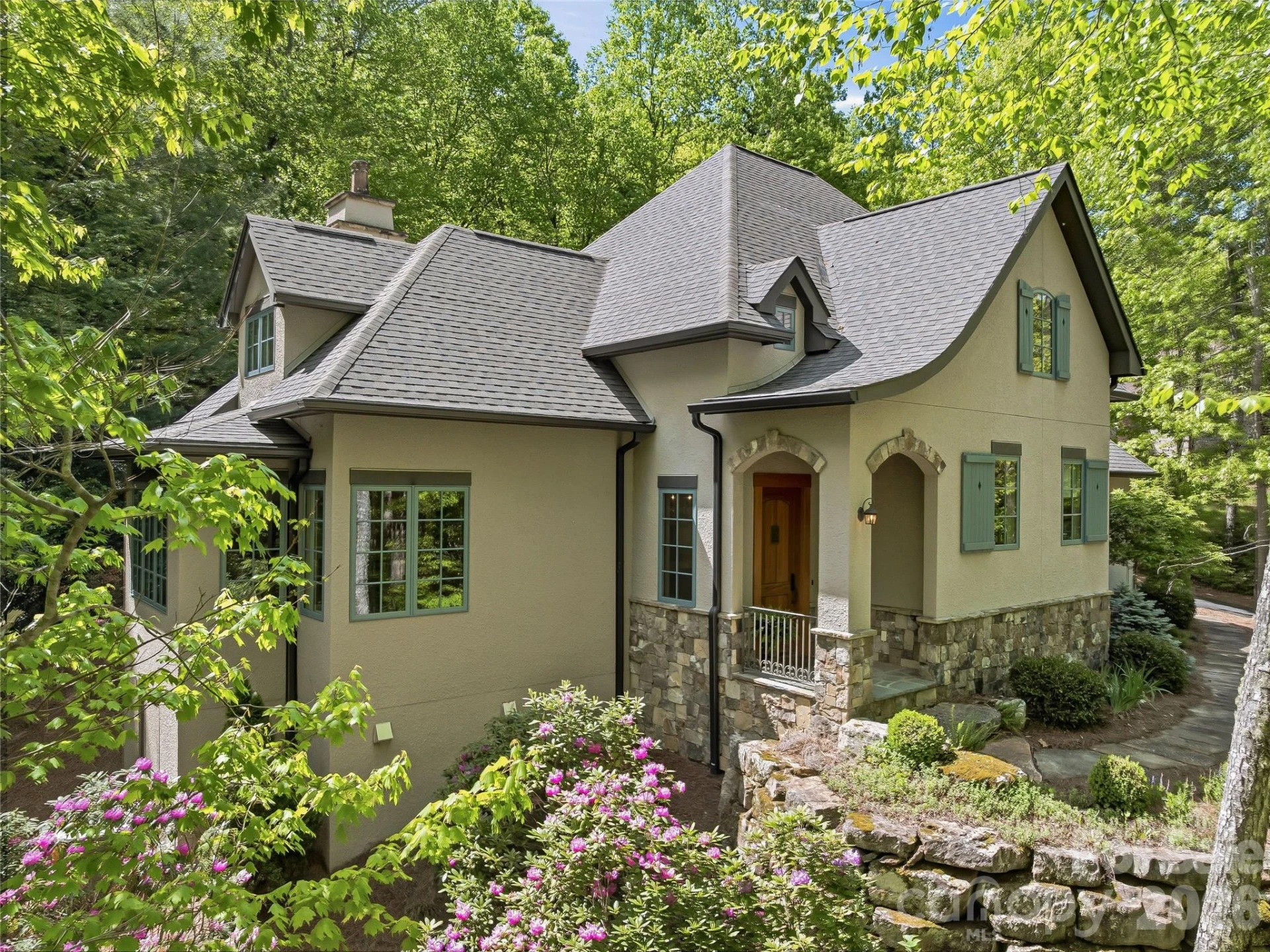 732 Streamside Drive - Photo 2
