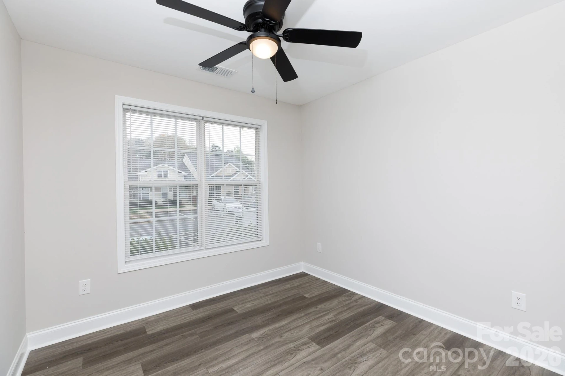 1530 Tiana Way - Photo 16