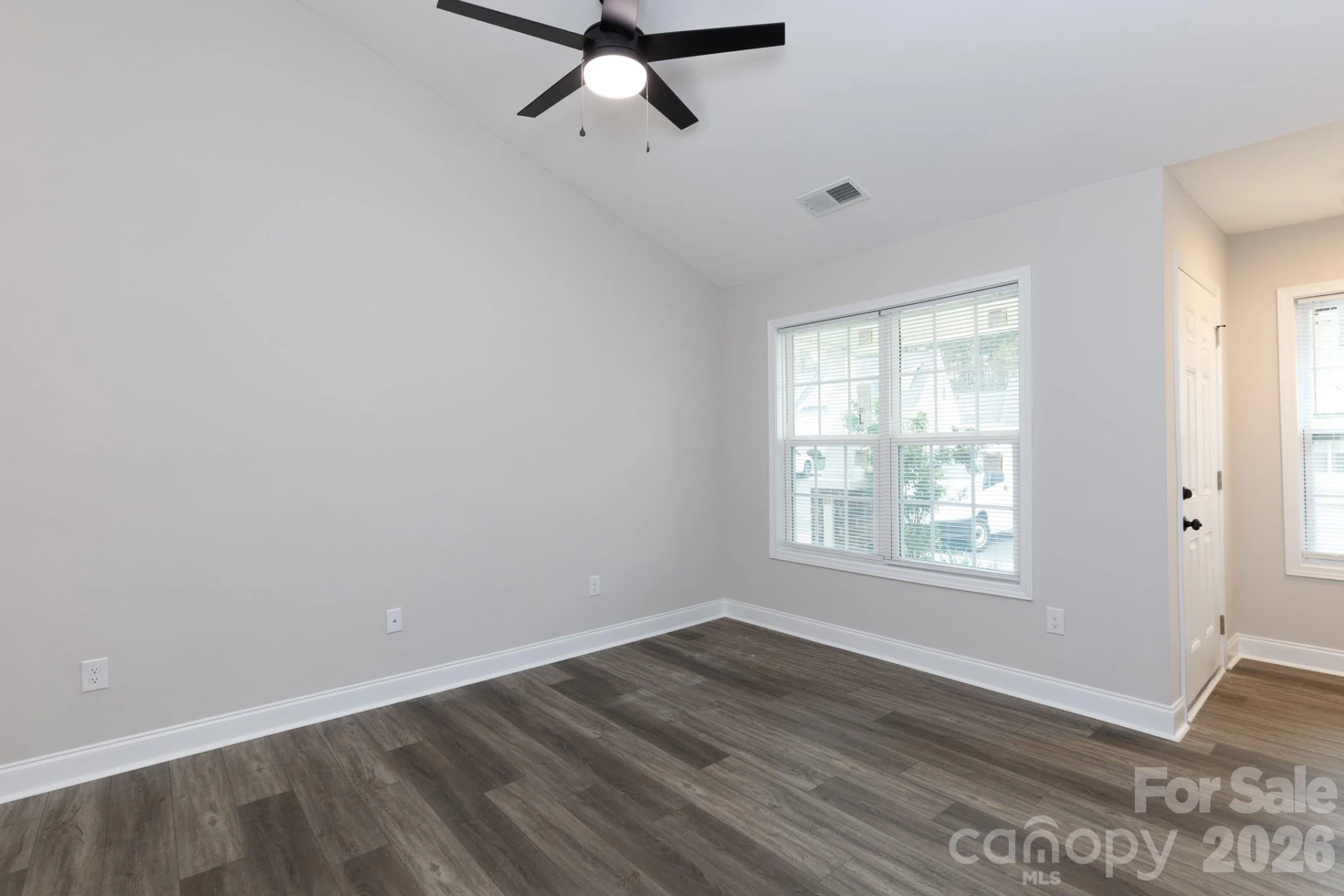 1530 Tiana Way - Photo 6