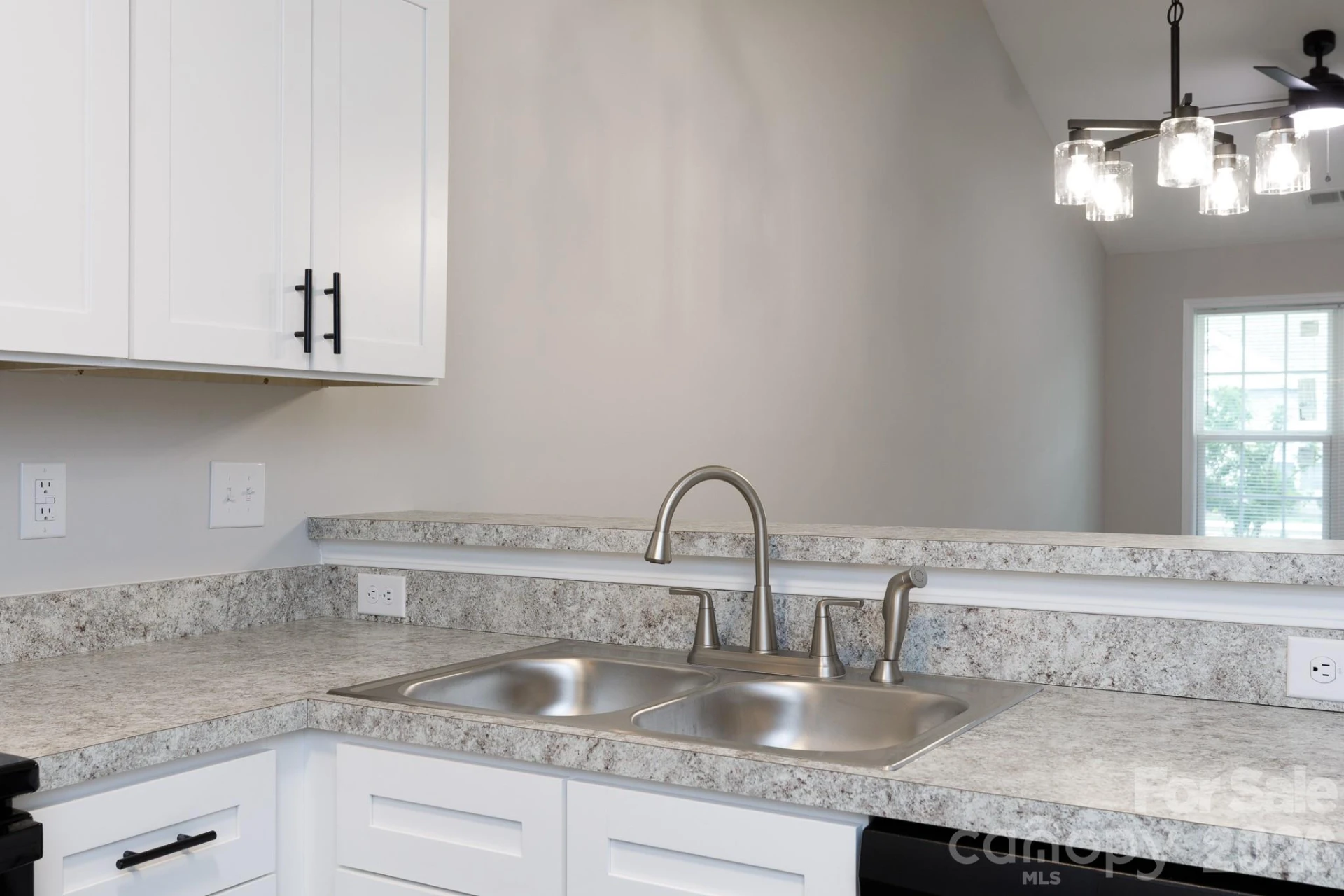 1530 Tiana Way - Photo 10